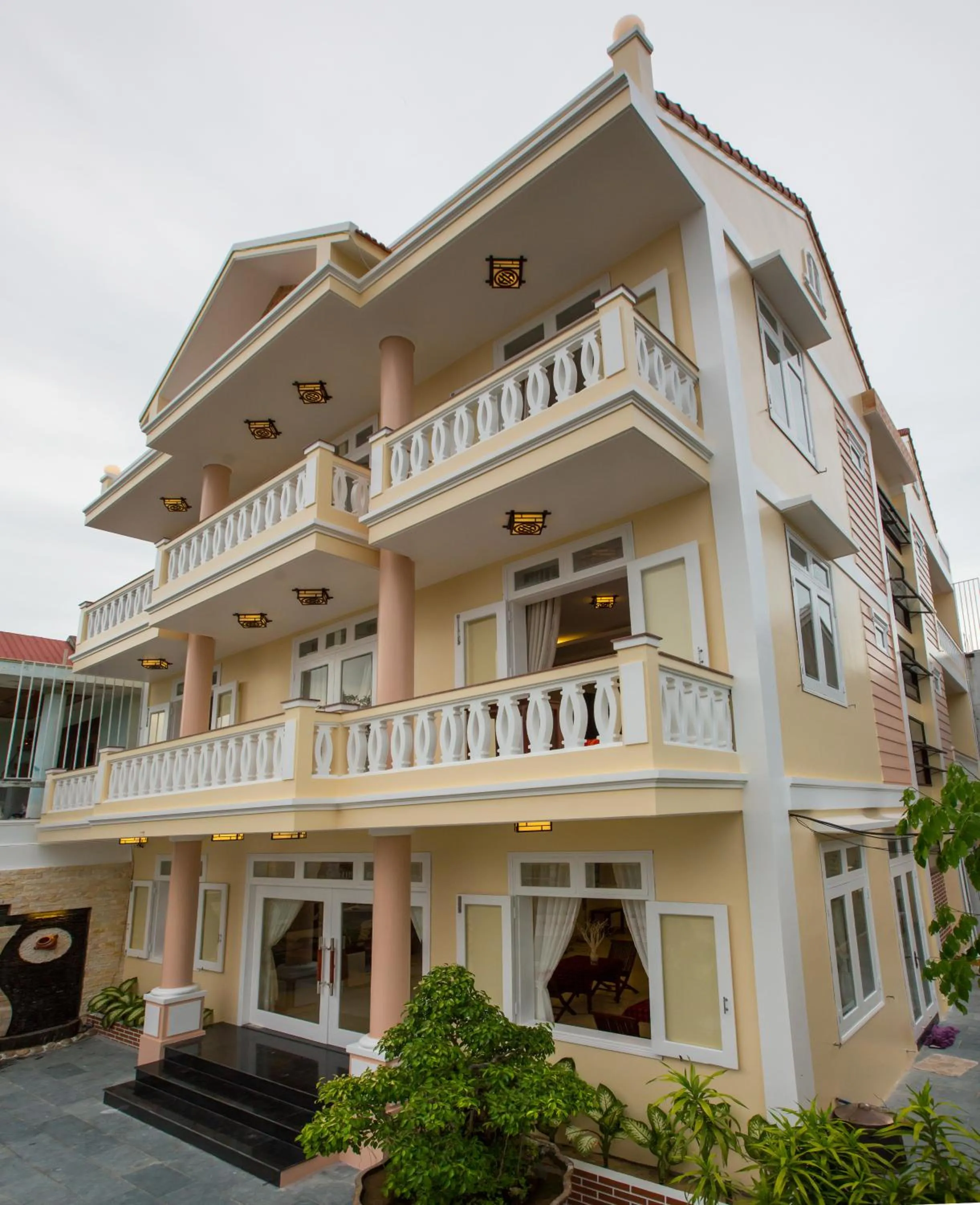 Property building in Han Huyen Homestay