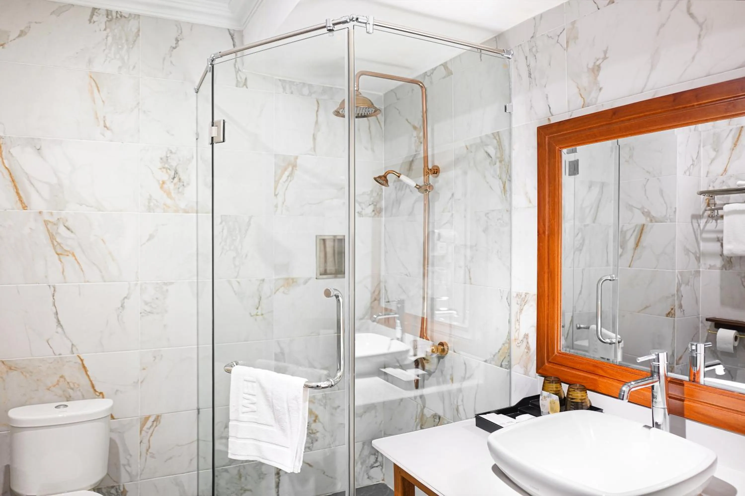 Shower in Phuminh Hotel Riverside