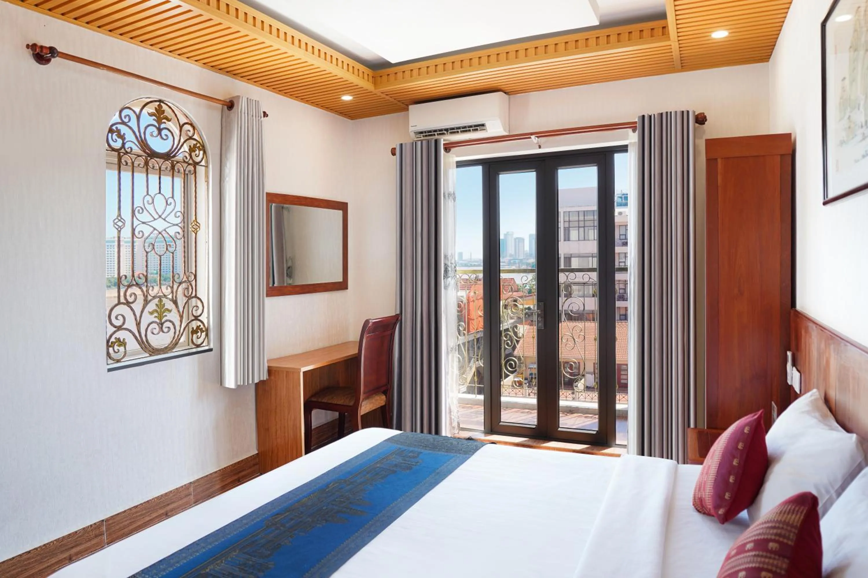 Bed in Phuminh Hotel Riverside