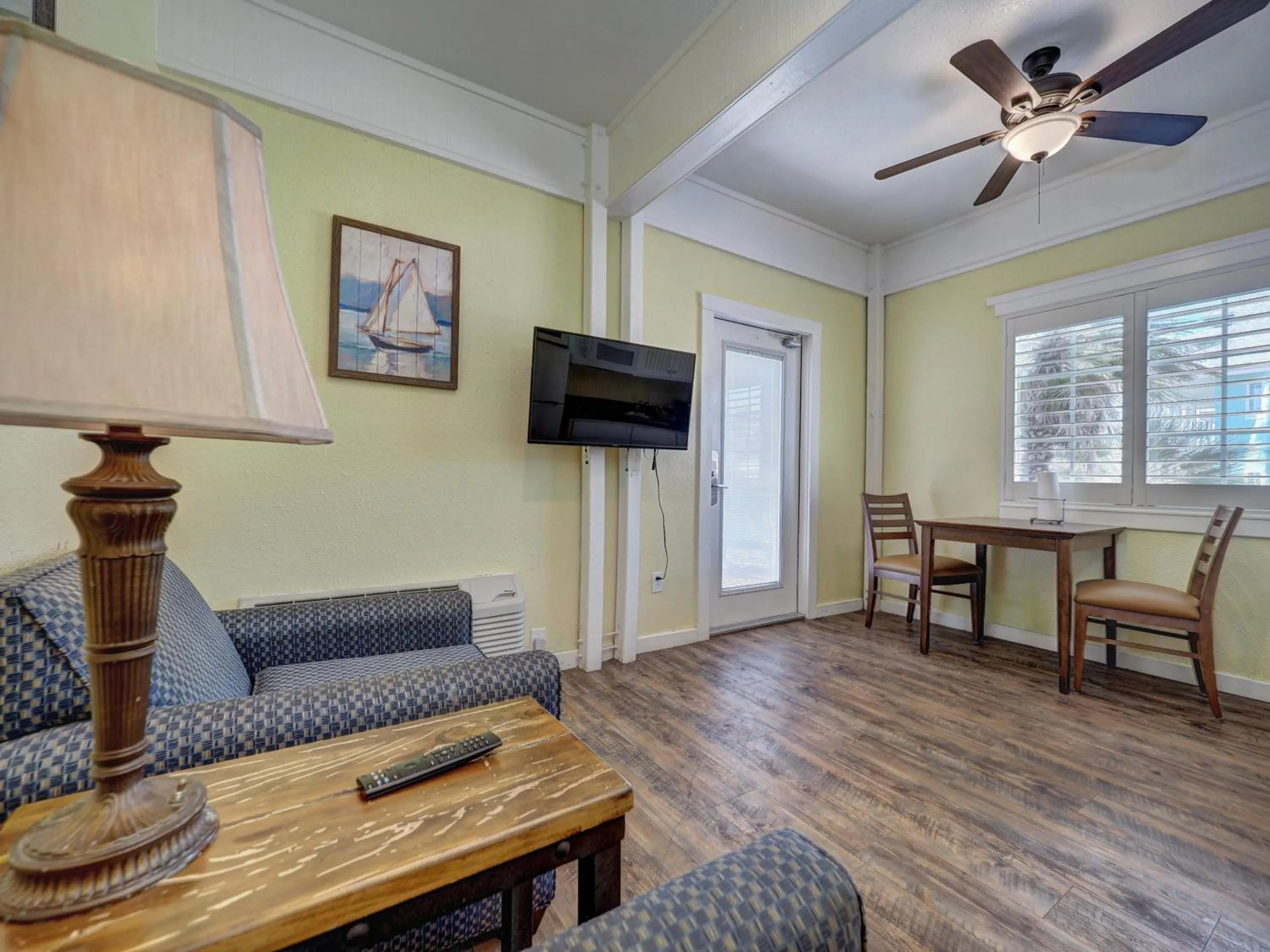 TV and multimedia in Seashell Village Resort near the beach with kitchens