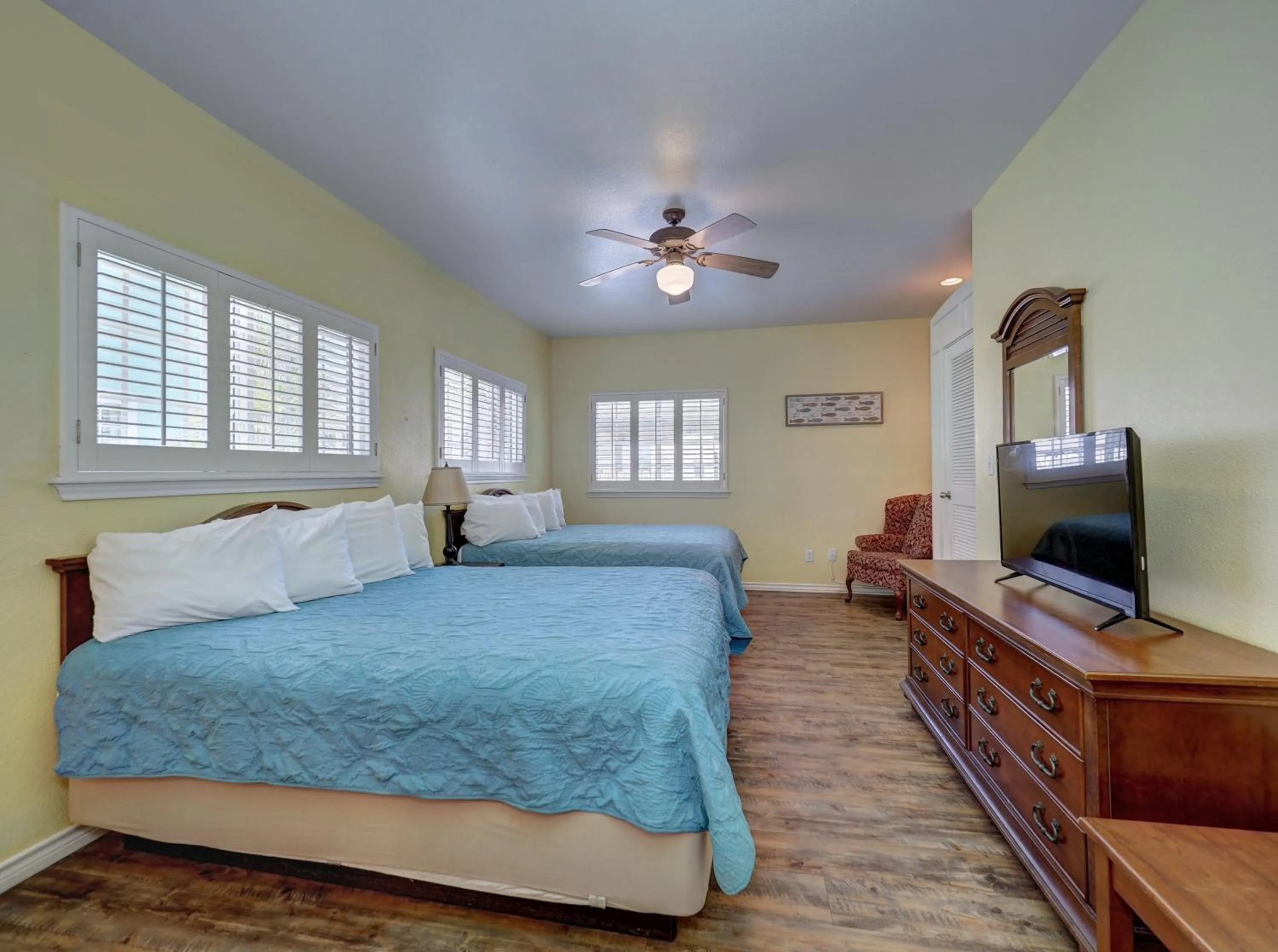Bed in Seashell Village Resort near the beach with kitchens
