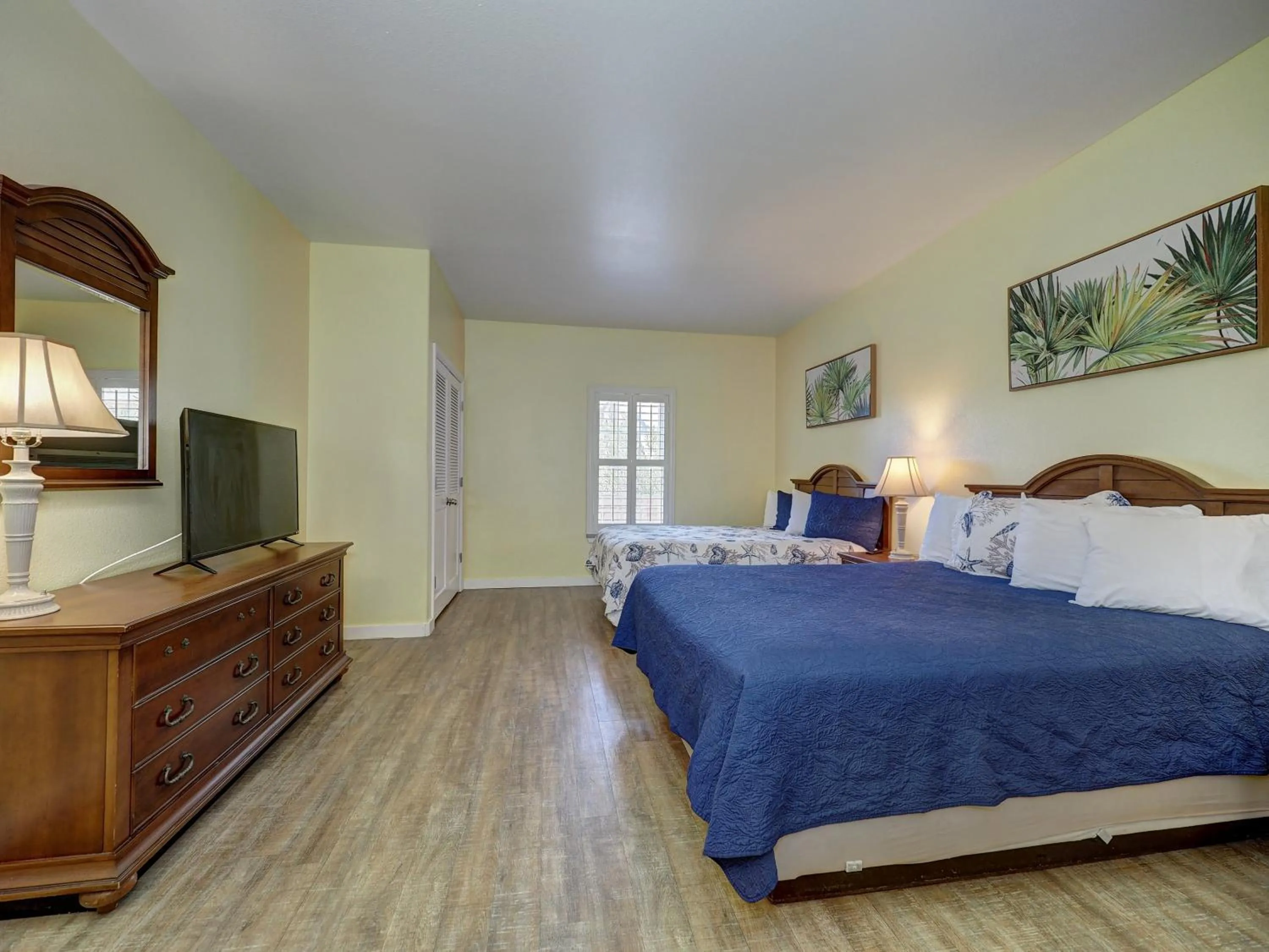 Bed in Seashell Village Resort near the beach with kitchens