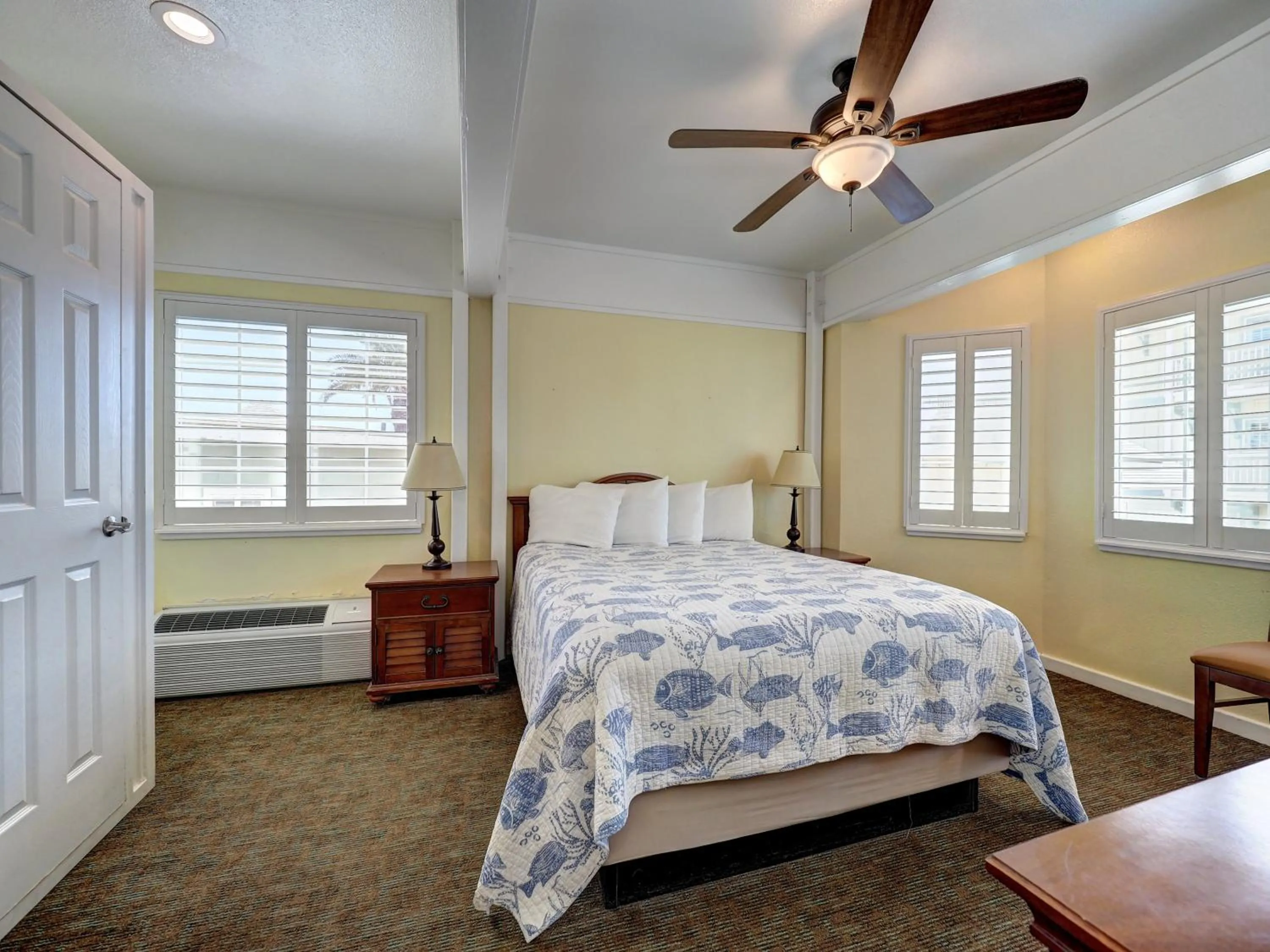 Bed in Seashell Village Resort near the beach with kitchens