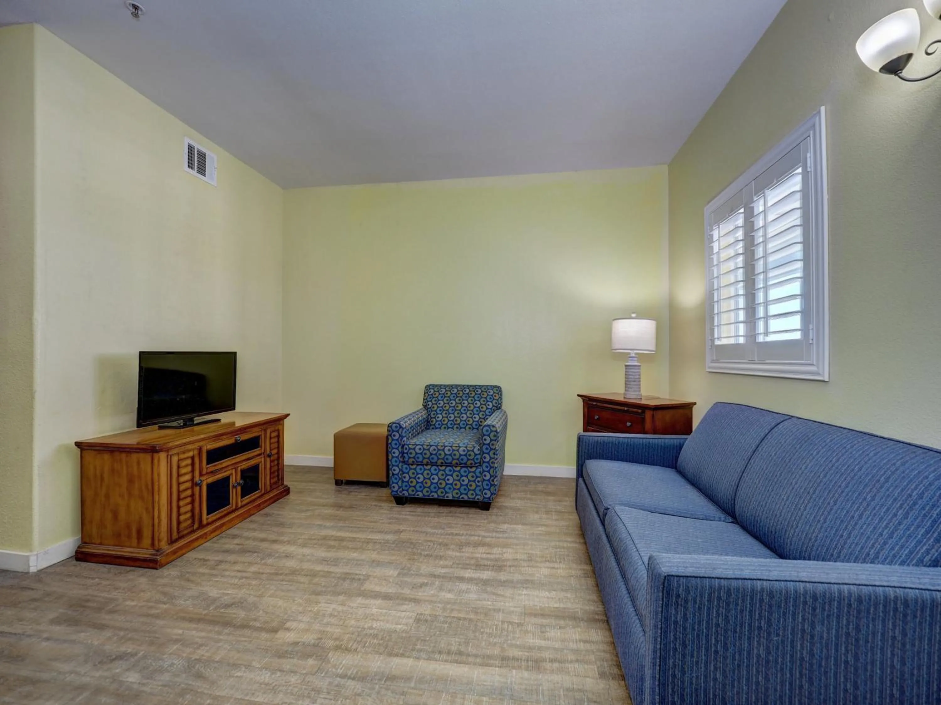 TV and multimedia in Seashell Village Resort near the beach with kitchens