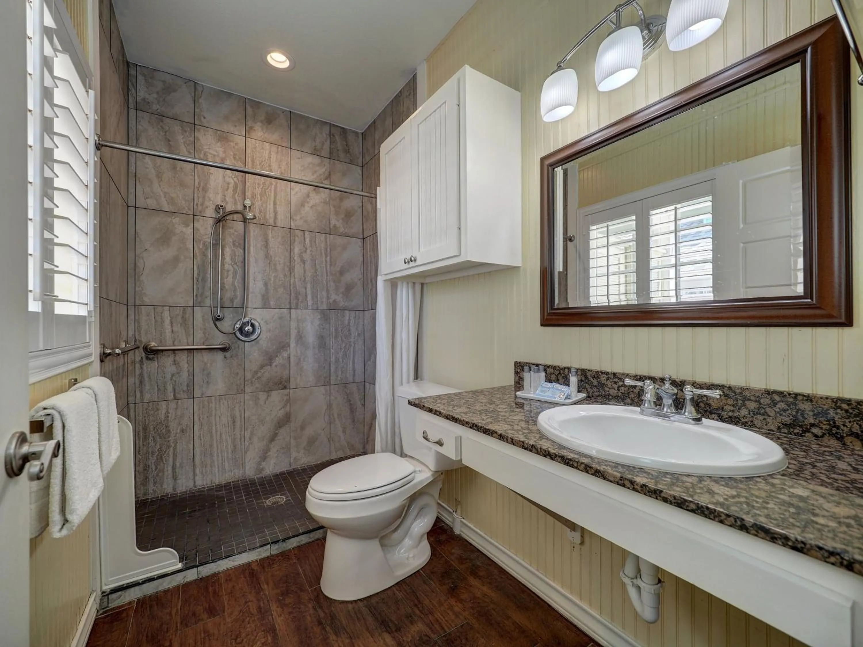 Shower in Seashell Village Resort near the beach with kitchens