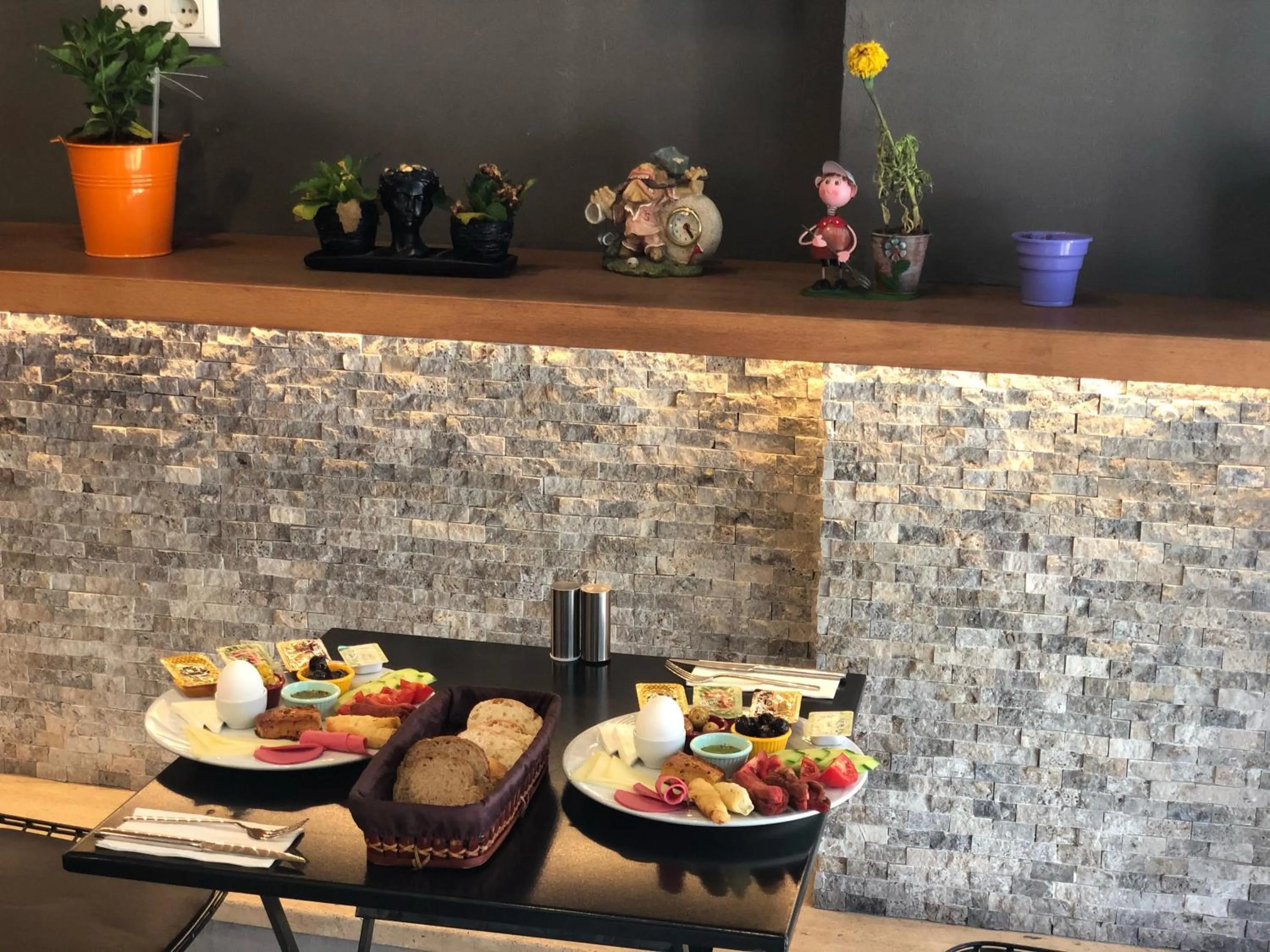 Breakfast in Miller Hotel