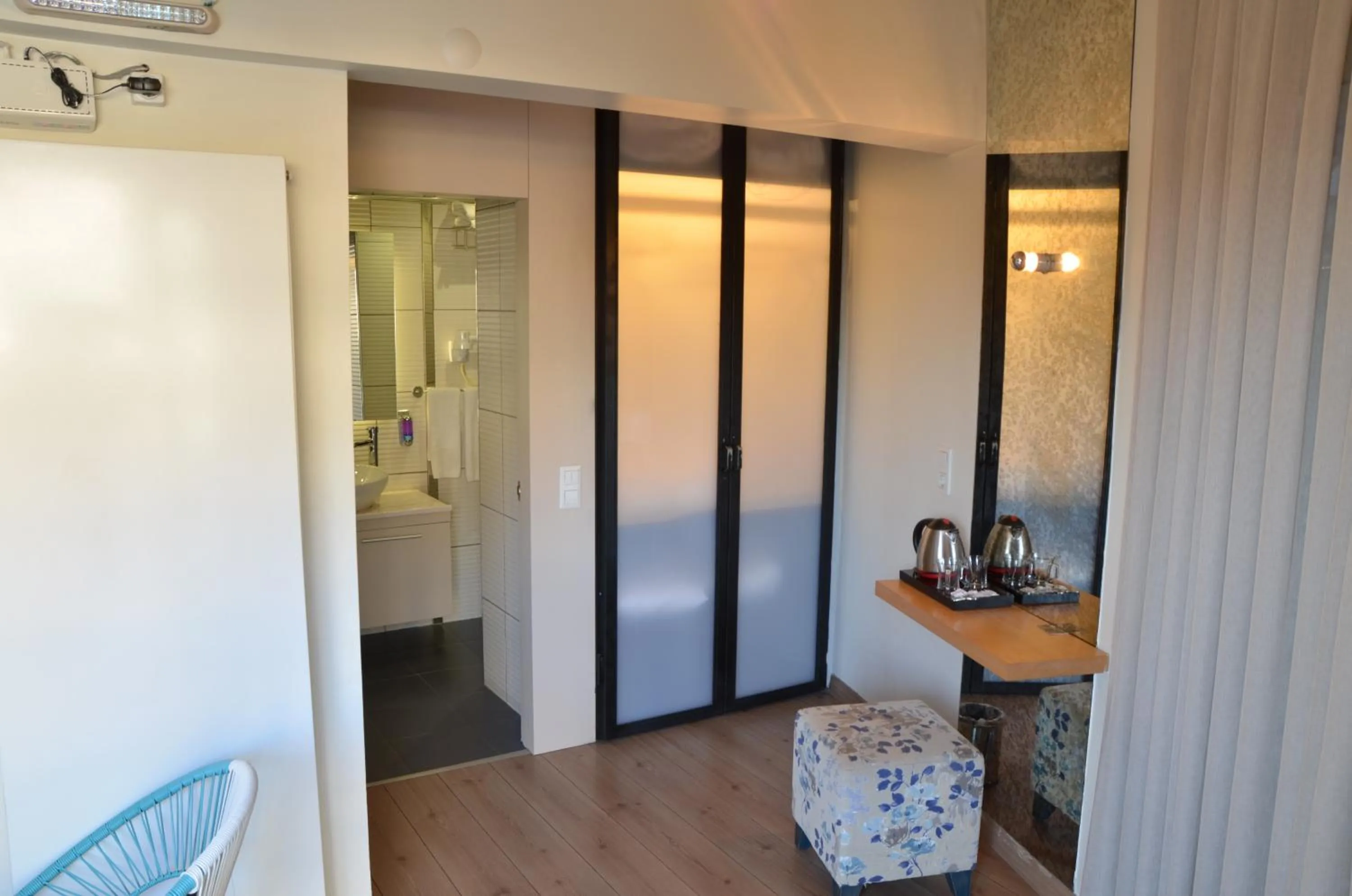 Coffee/tea facilities in Miller Hotel