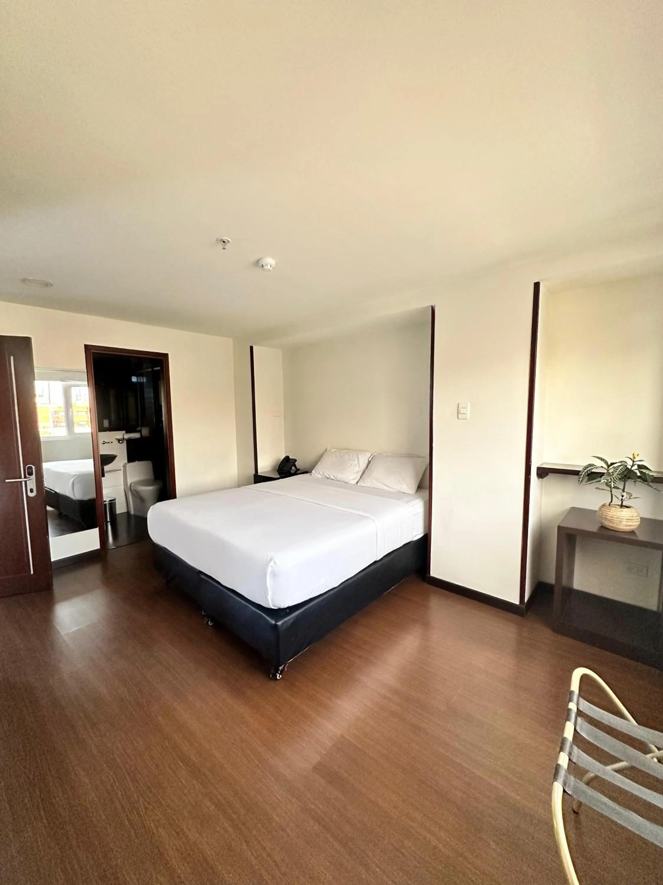 Photo of the whole room, Bed in HOTEL SHERIDAN BOGOTA