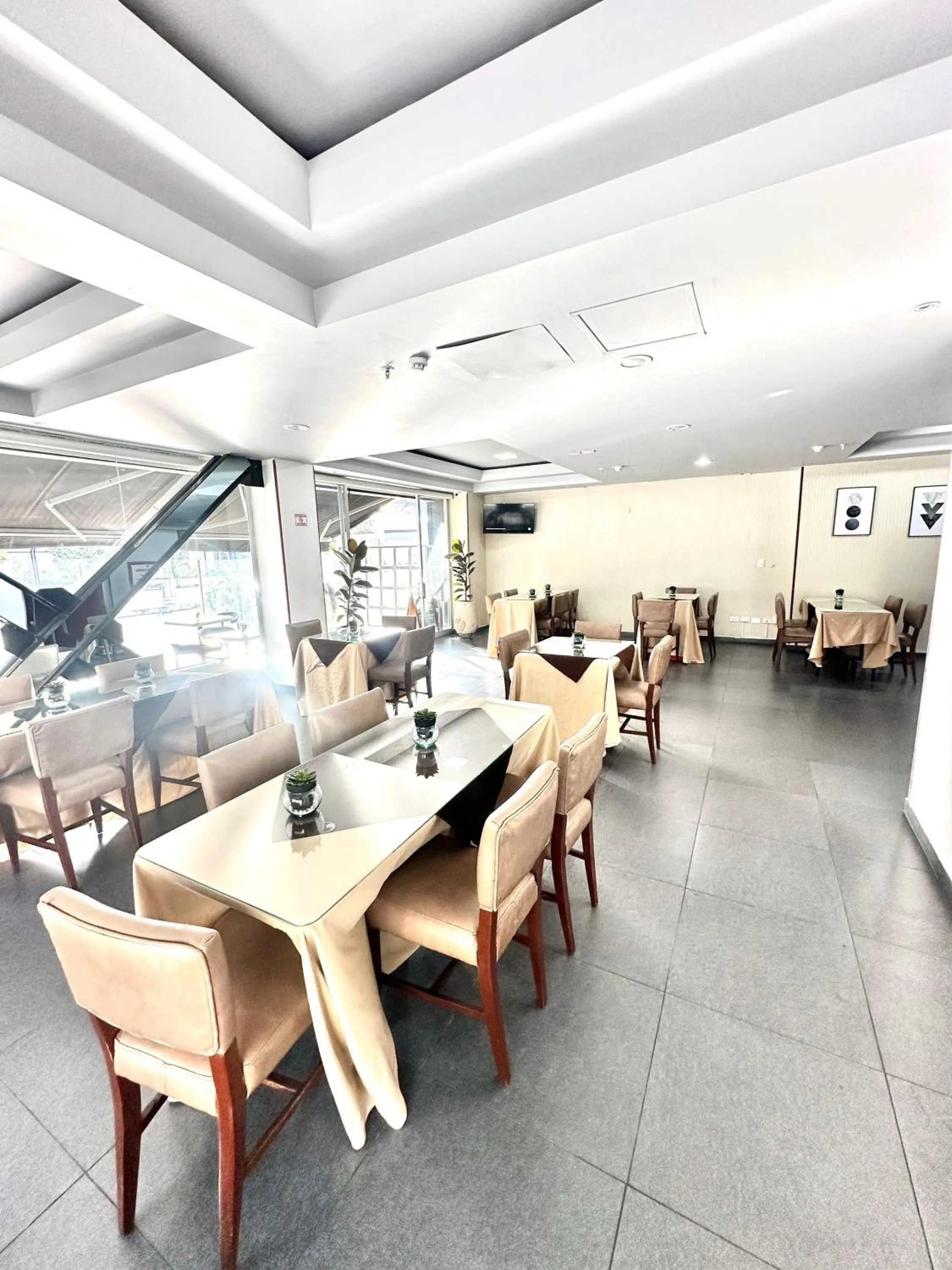 Restaurant/places to eat in HOTEL SHERIDAN BOGOTA