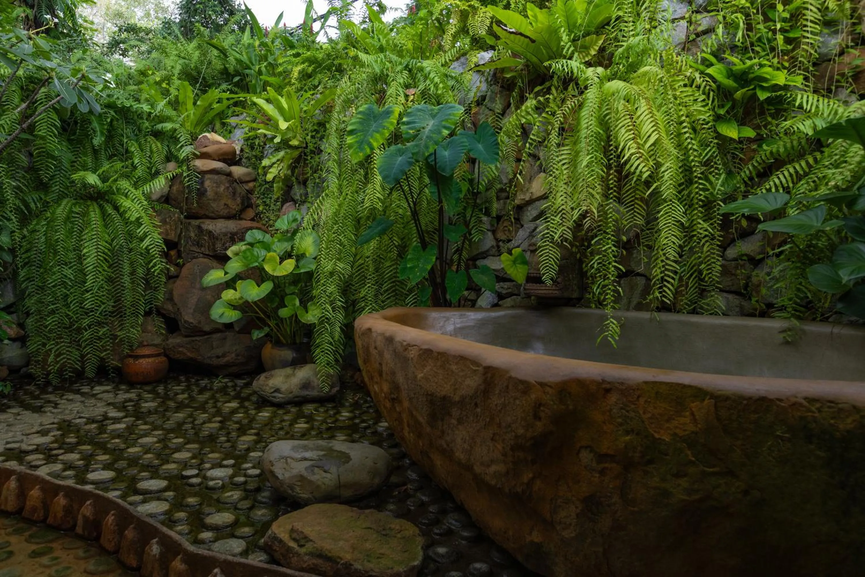 Open Air Bath in Lynnaya Urban River Resort