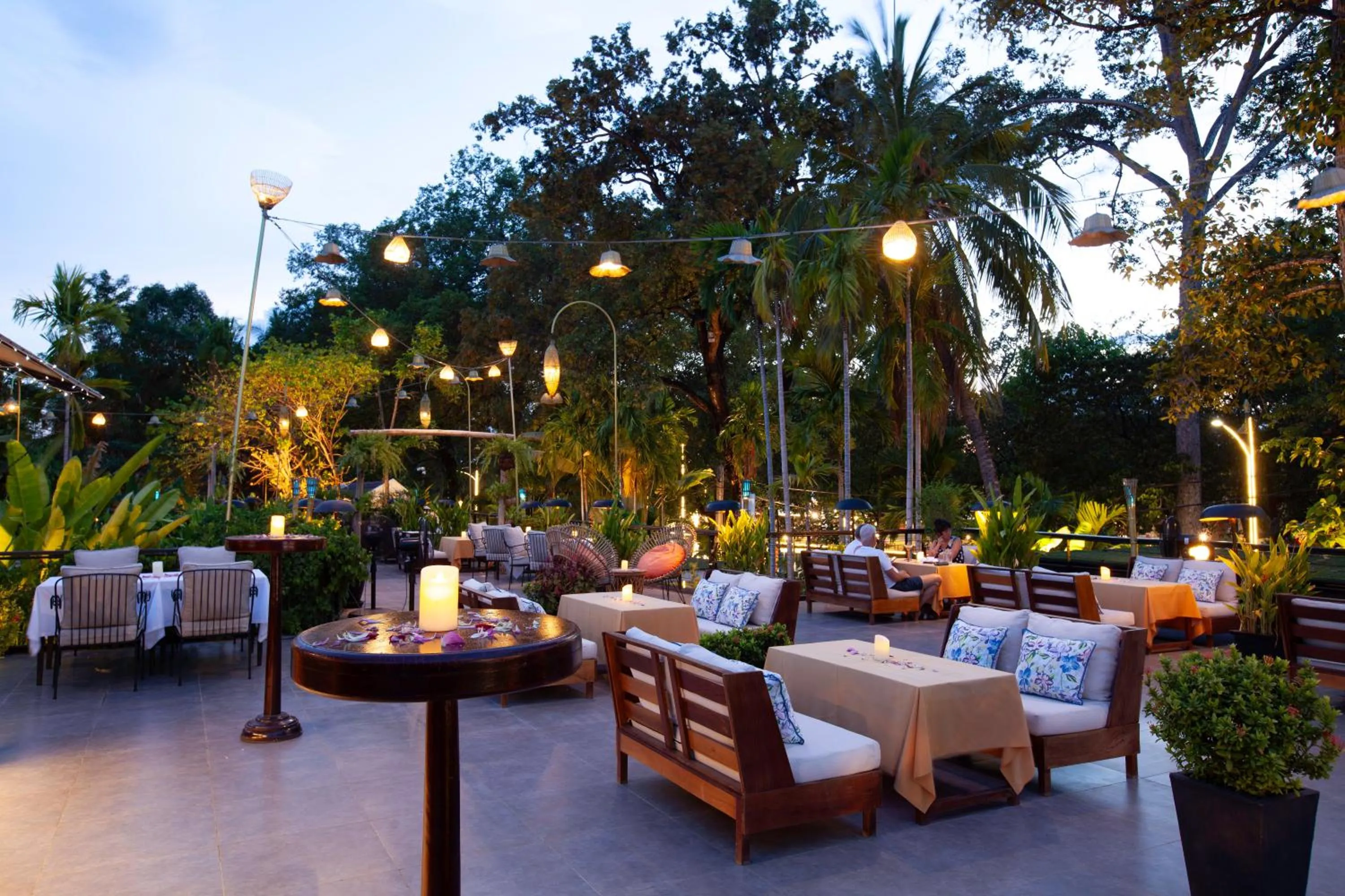 Lounge or bar in Lynnaya Urban River Resort