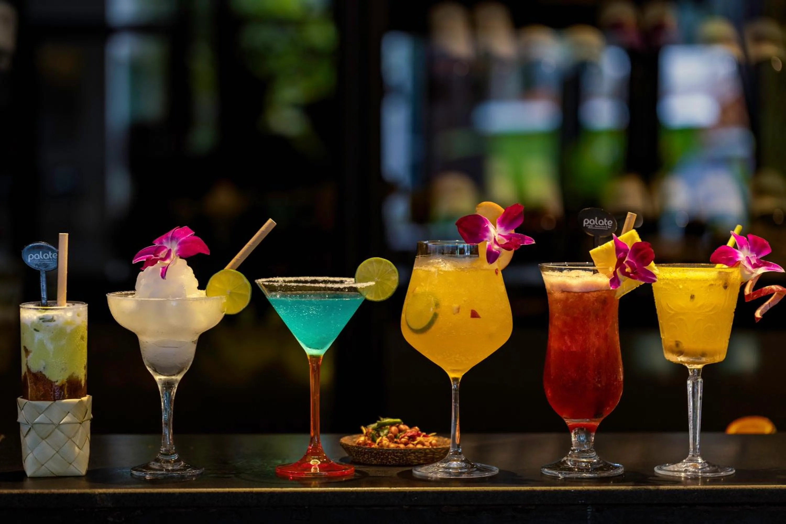 Lounge or bar in Lynnaya Urban River Resort