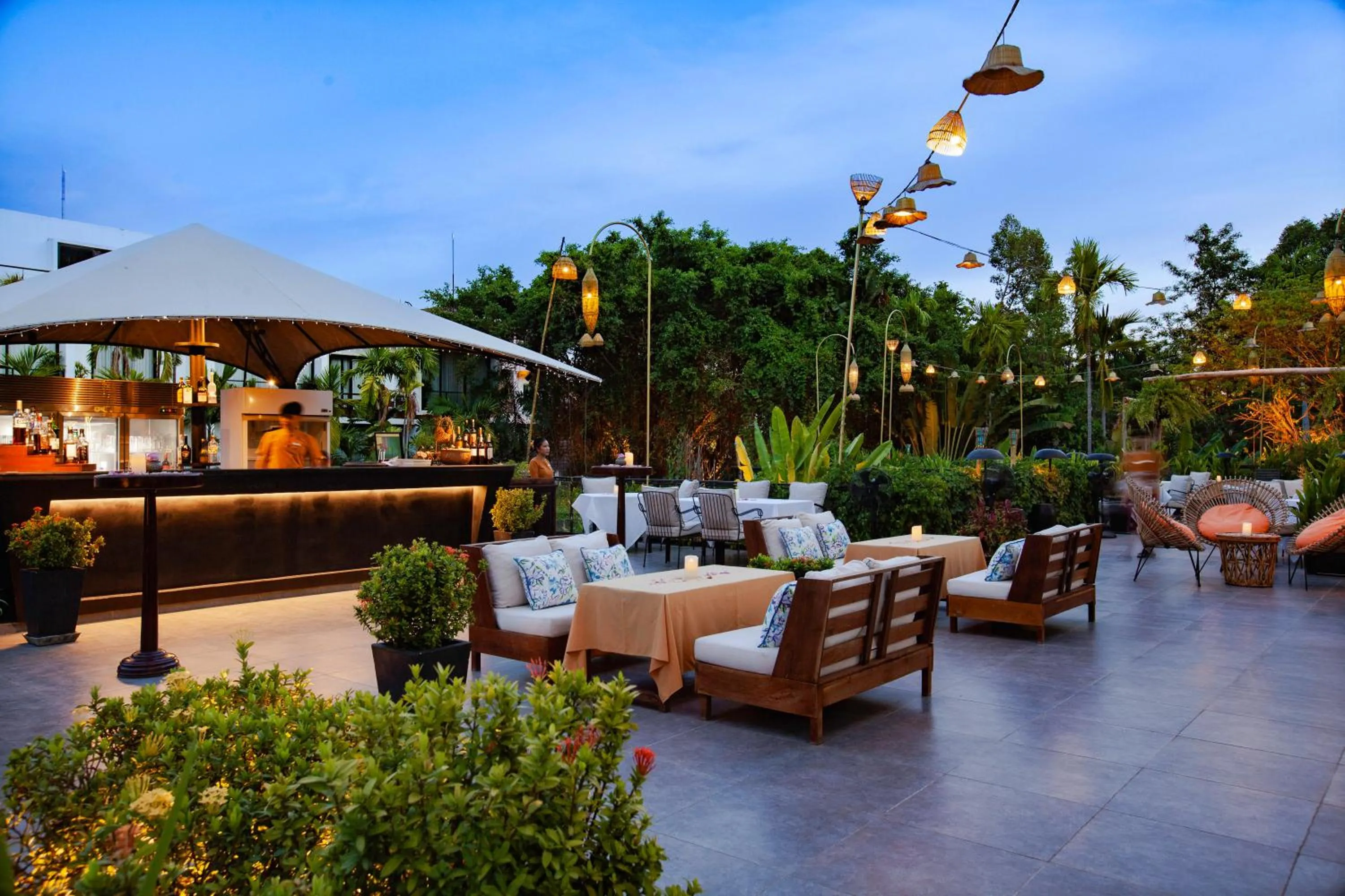 Lounge or bar in Lynnaya Urban River Resort