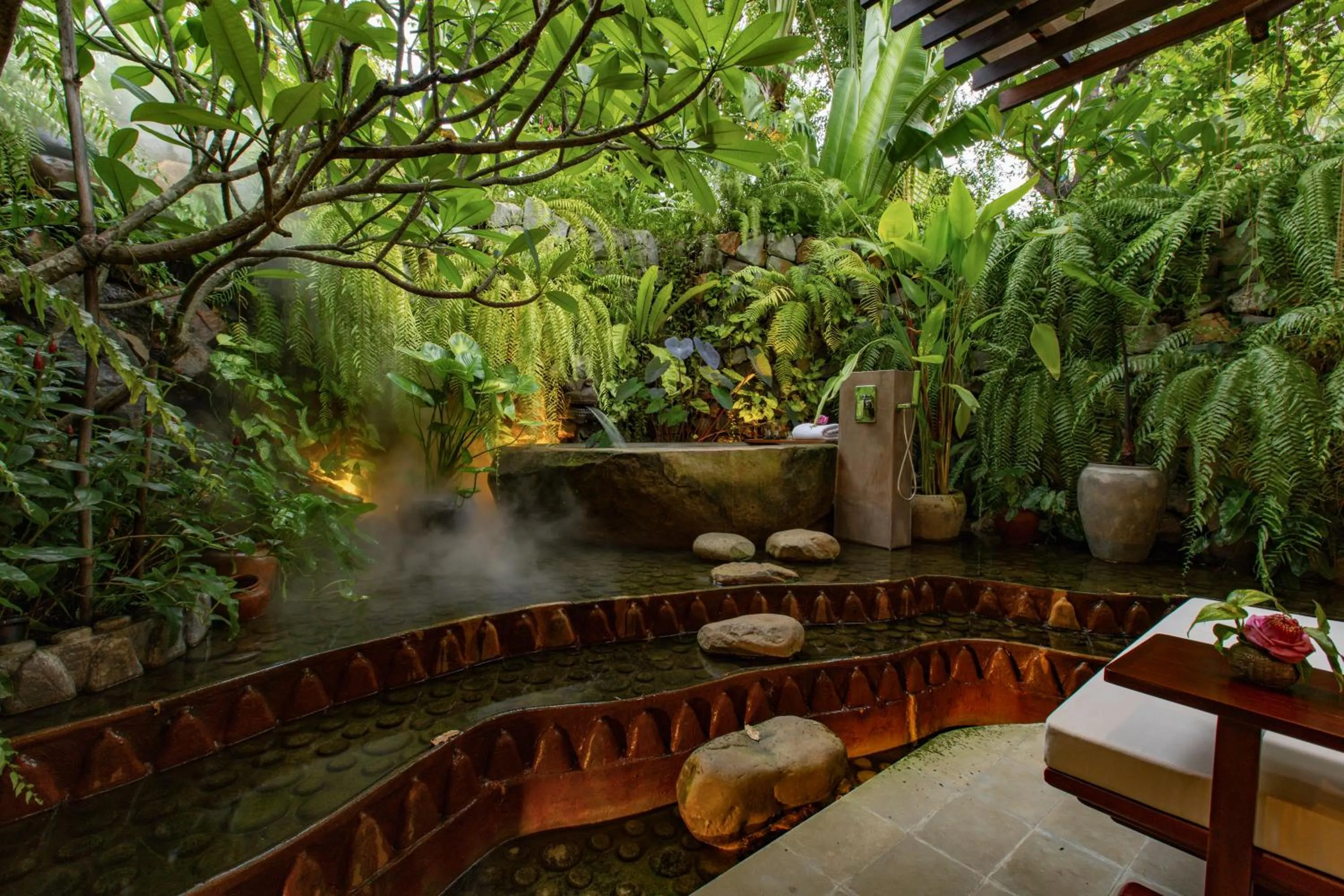 Open Air Bath in Lynnaya Urban River Resort