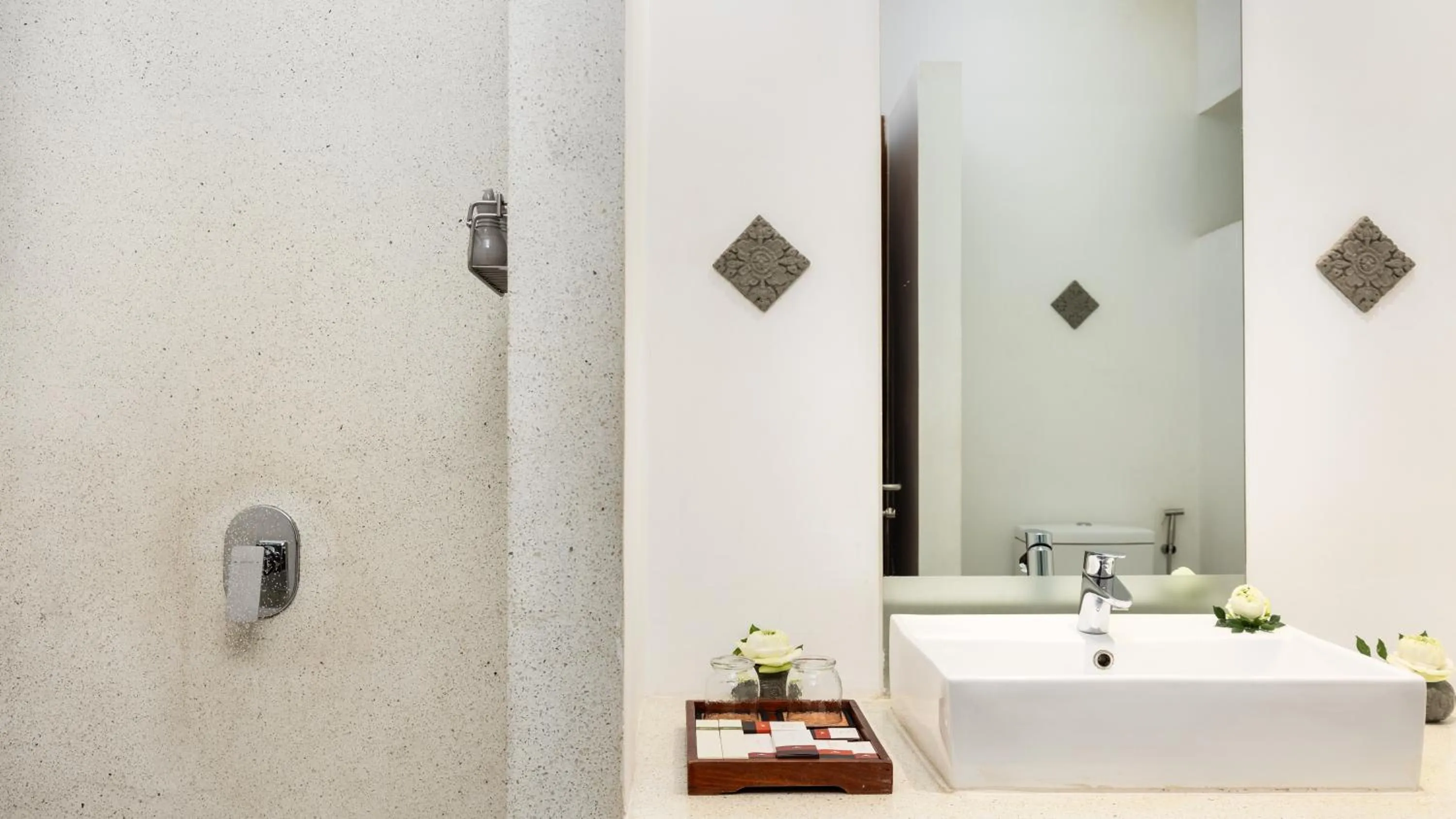 Shower in Lynnaya Urban River Resort