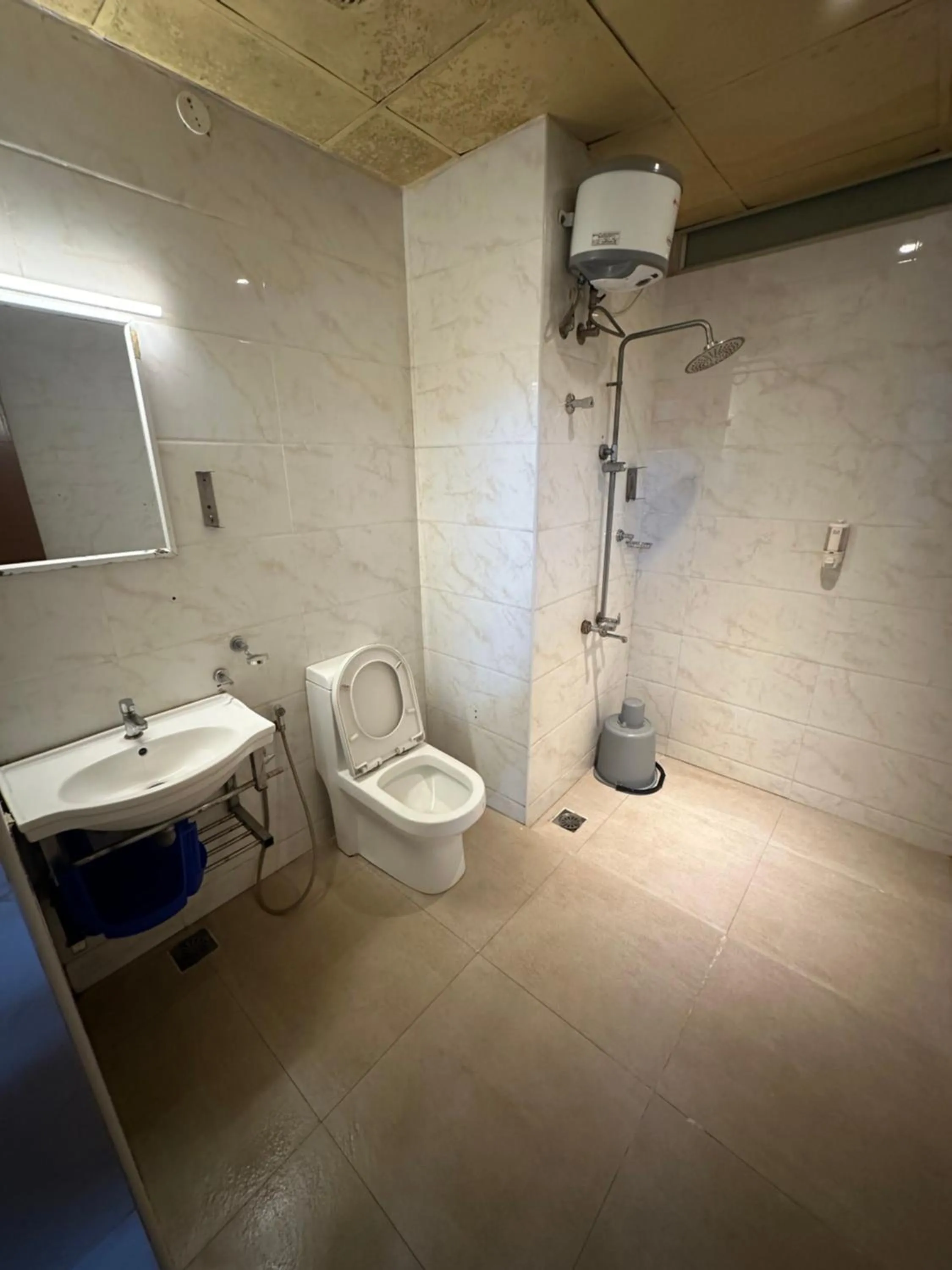 Gulnaar Inn Near US Counsulate Sankar nethralaya Apollo Hospital