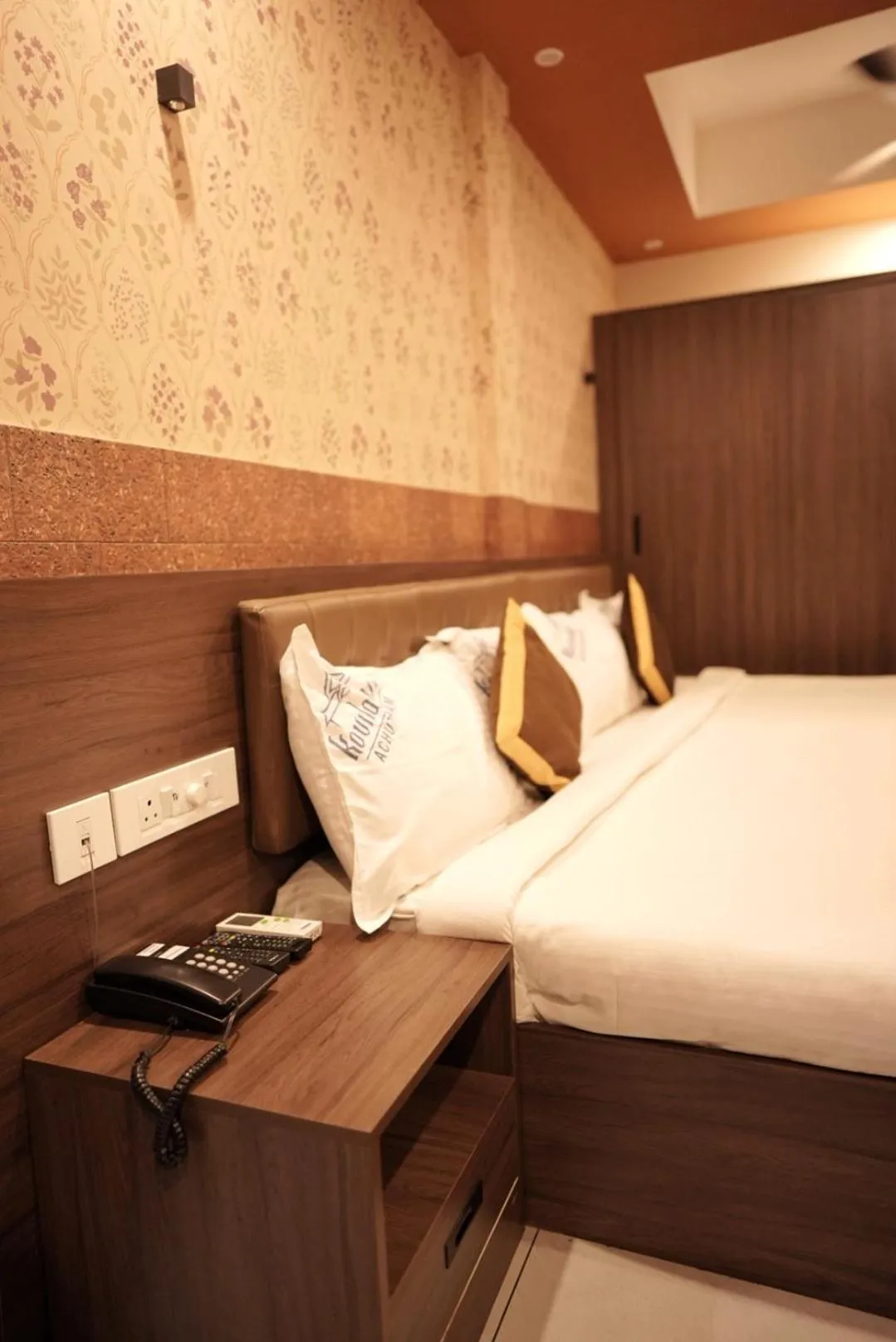 Bedroom, Bed in Kovilakam Achutham