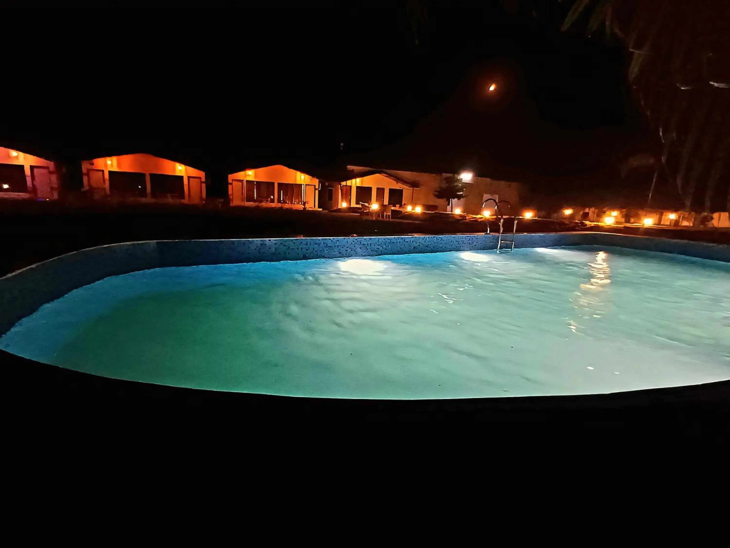 Swimming Pool in Six seasons resort