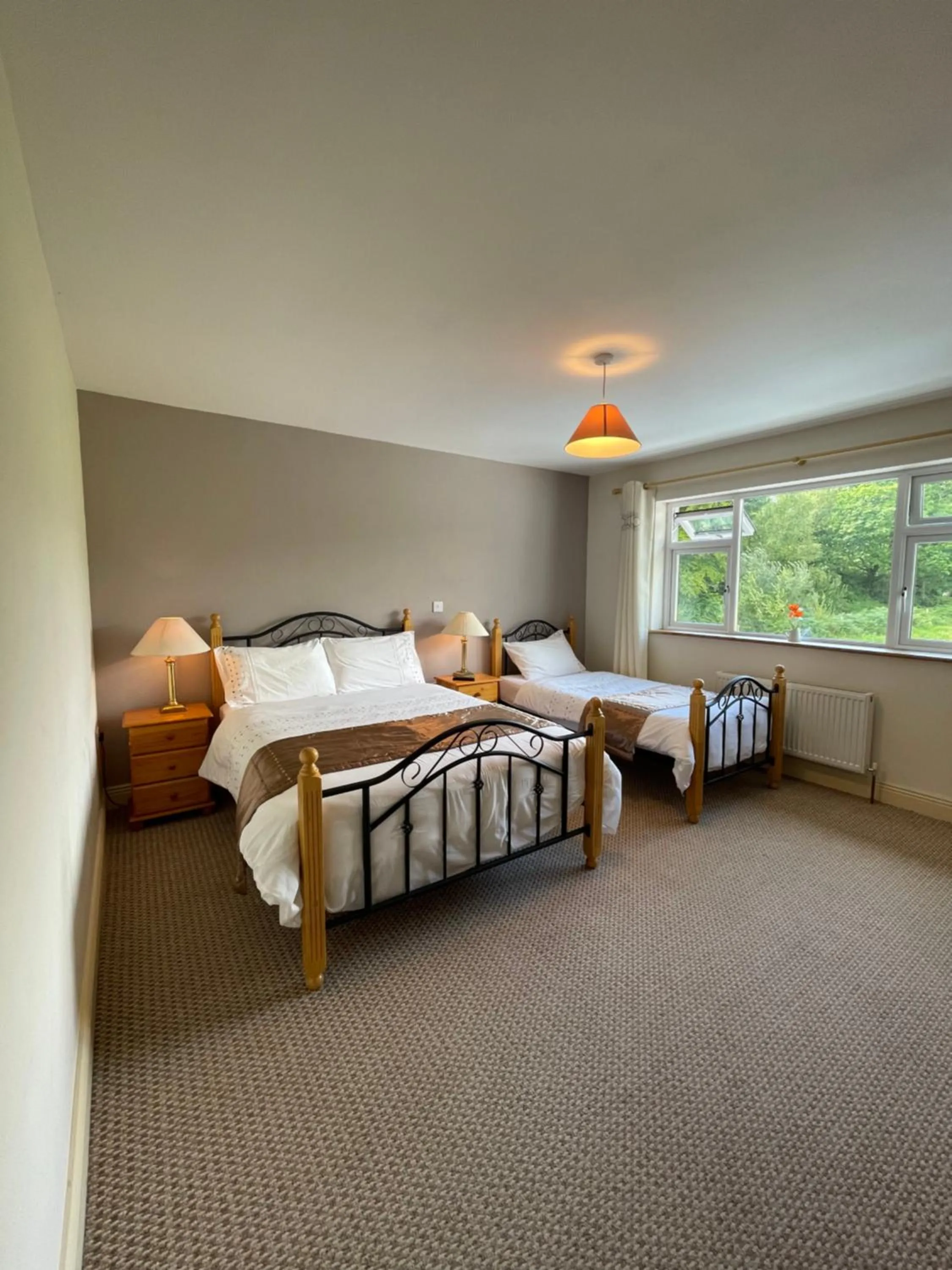 Bedroom, Bed in Deerbrook House B&B