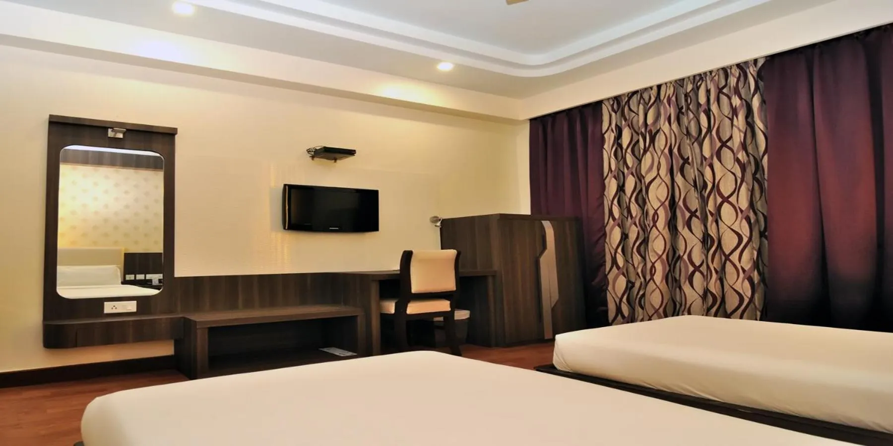 Photo of the whole room, Bed in Hotel The Sojourn