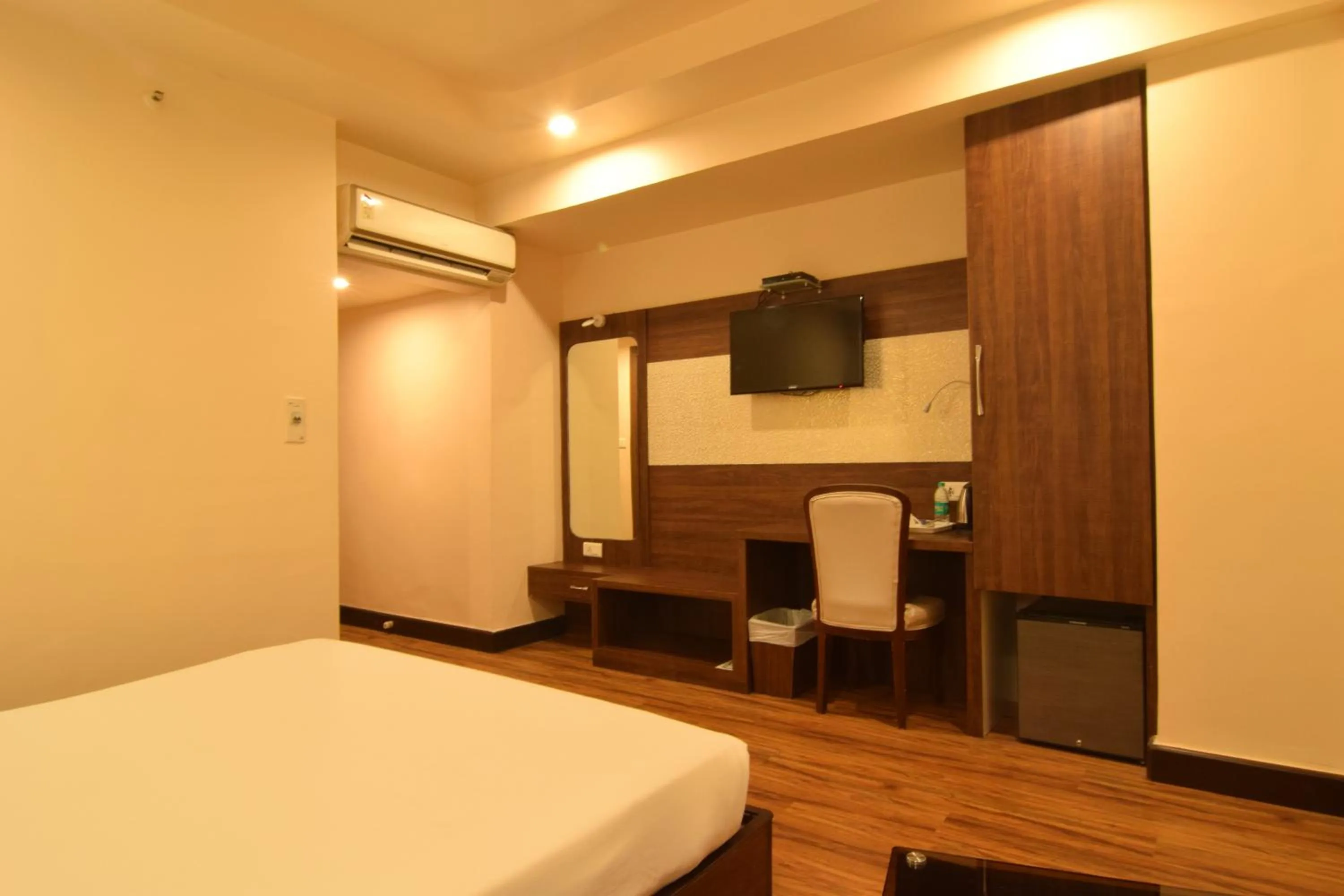 Photo of the whole room, Bed in Hotel The Sojourn