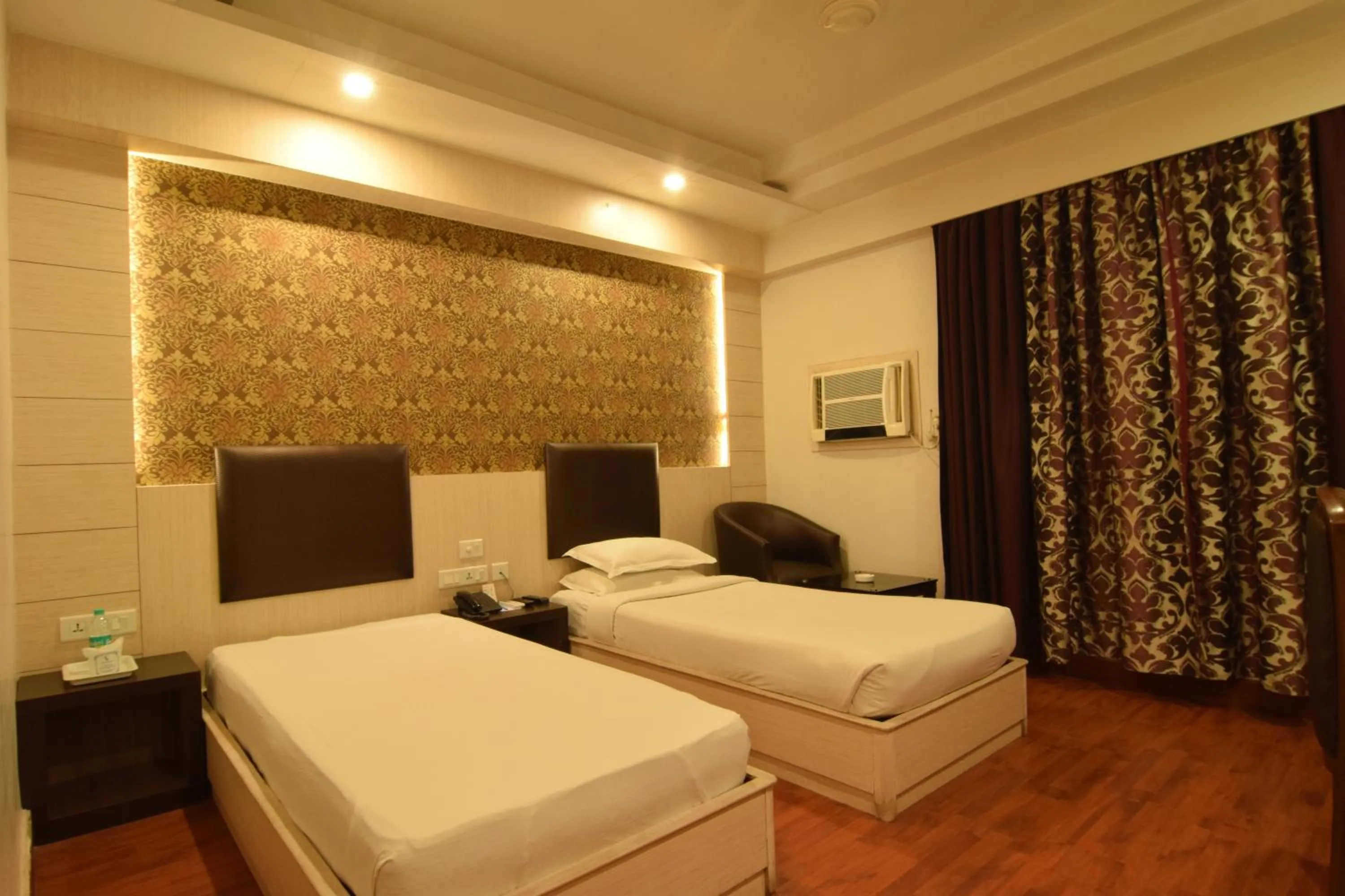 Photo of the whole room, Bed in Hotel The Sojourn