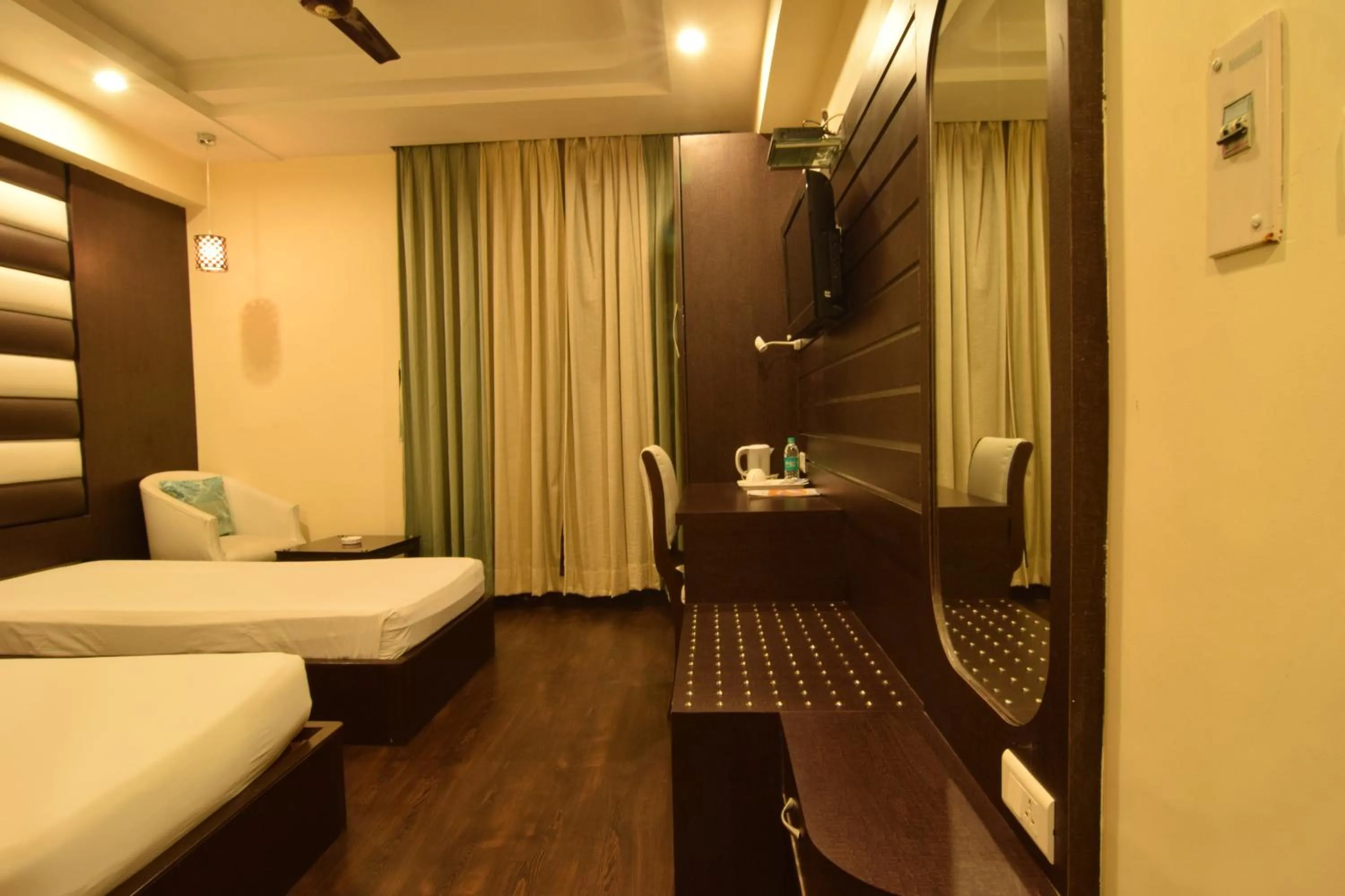 Photo of the whole room, Bed in Hotel The Sojourn