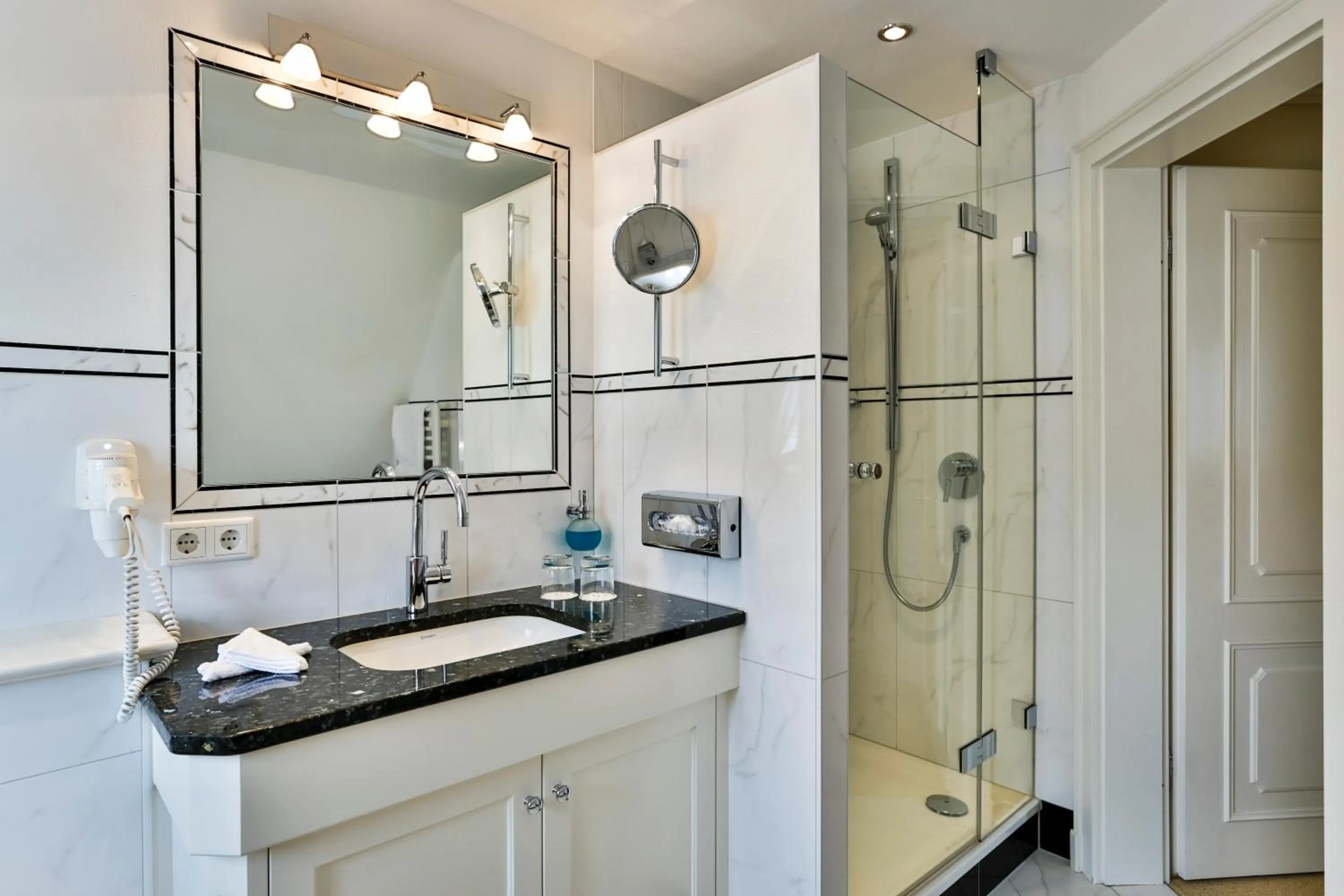 Bathroom in Hotel und Restaurant Jörg Müller