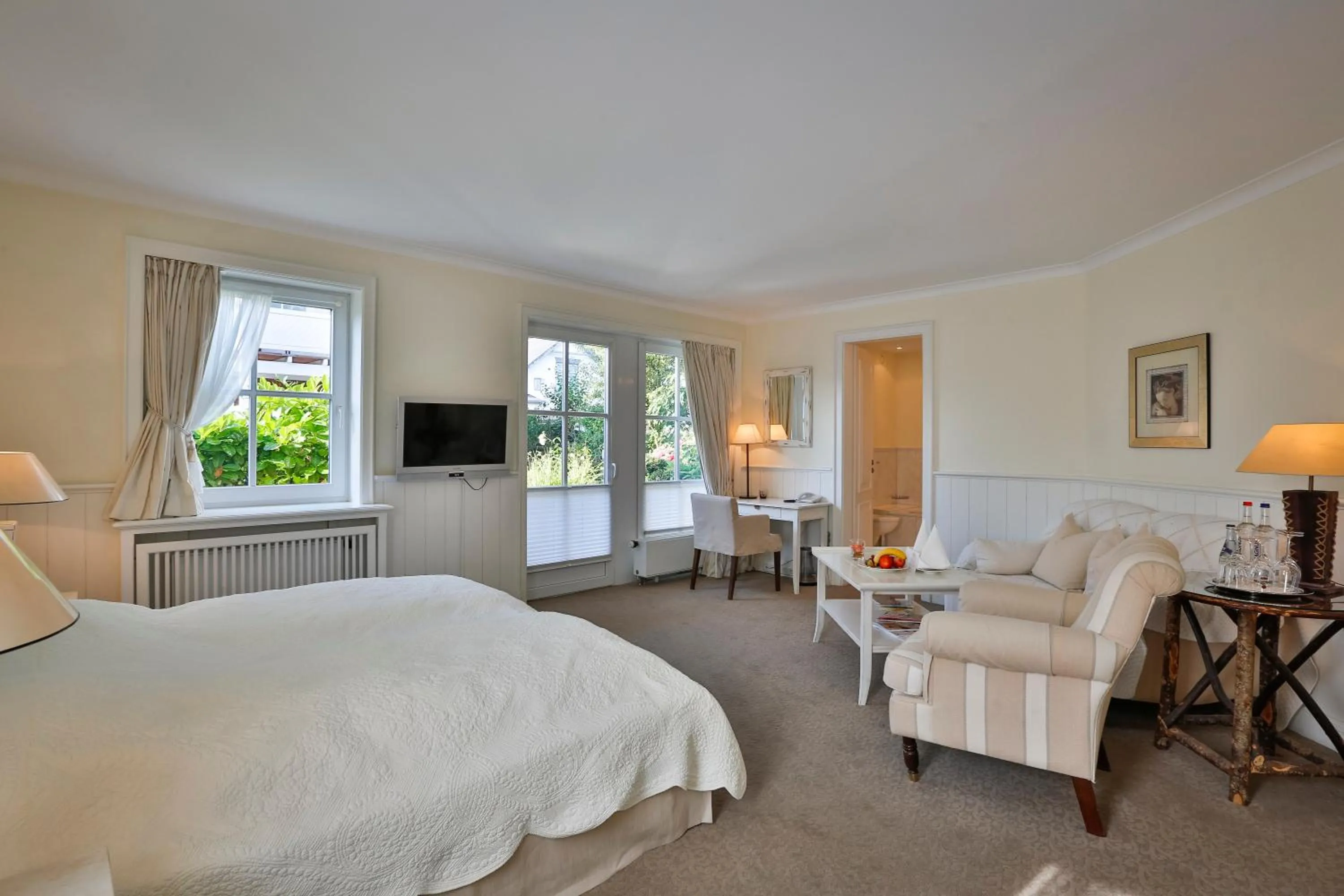 Photo of the whole room, Bed in Hotel und Restaurant Jörg Müller