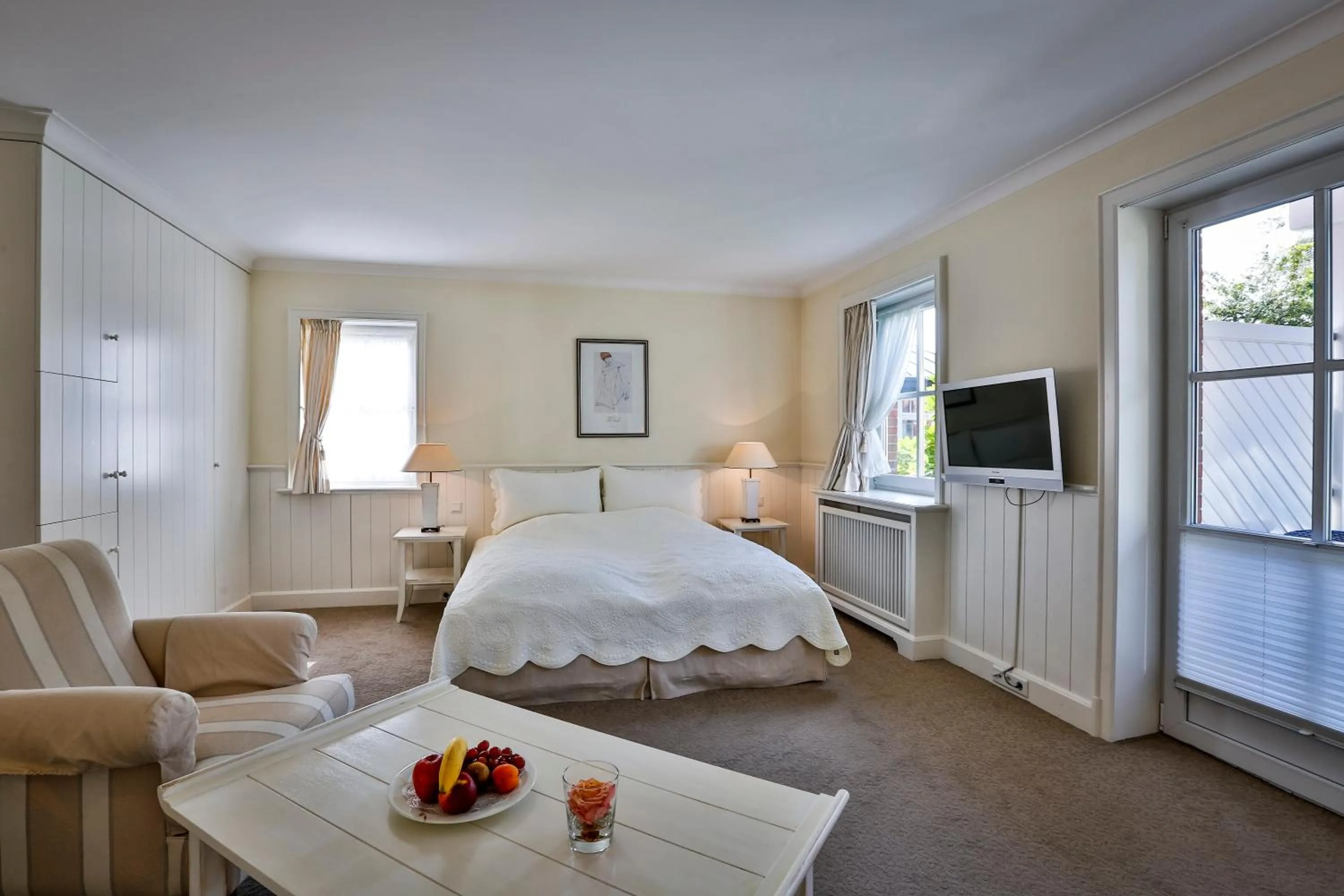 Photo of the whole room, Bed in Hotel und Restaurant Jörg Müller