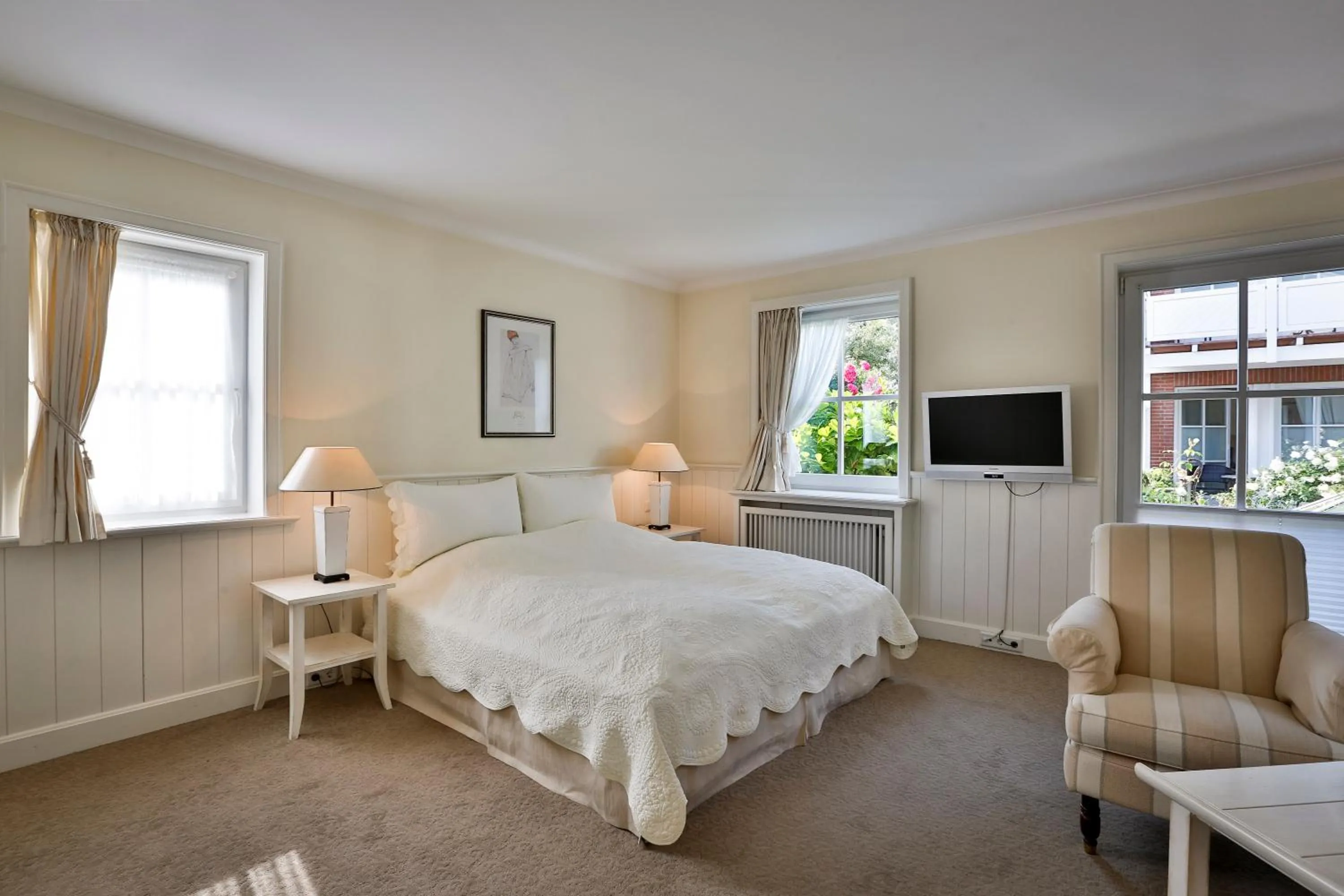 Photo of the whole room, Bed in Hotel und Restaurant Jörg Müller