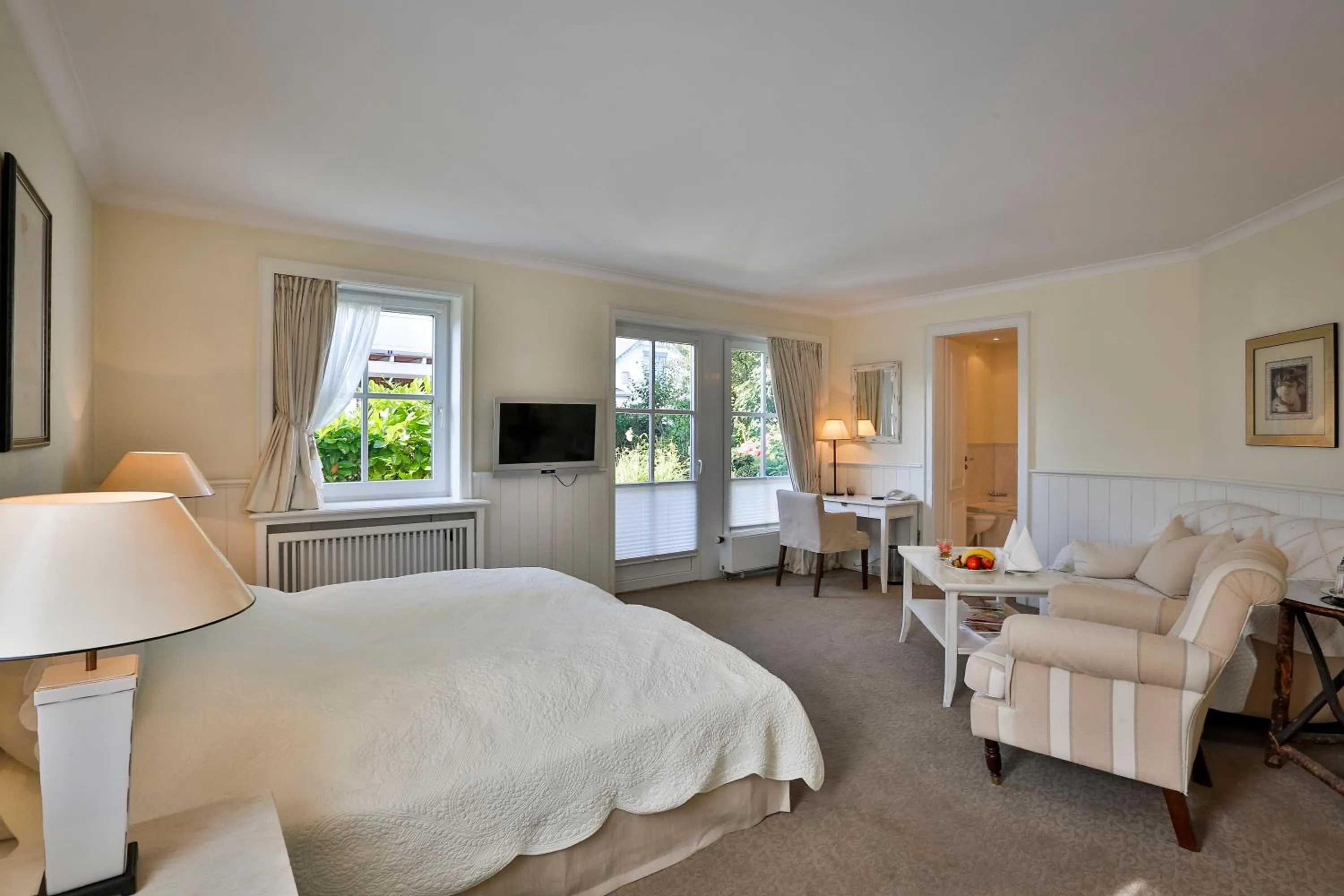 Photo of the whole room, Bed in Hotel und Restaurant Jörg Müller