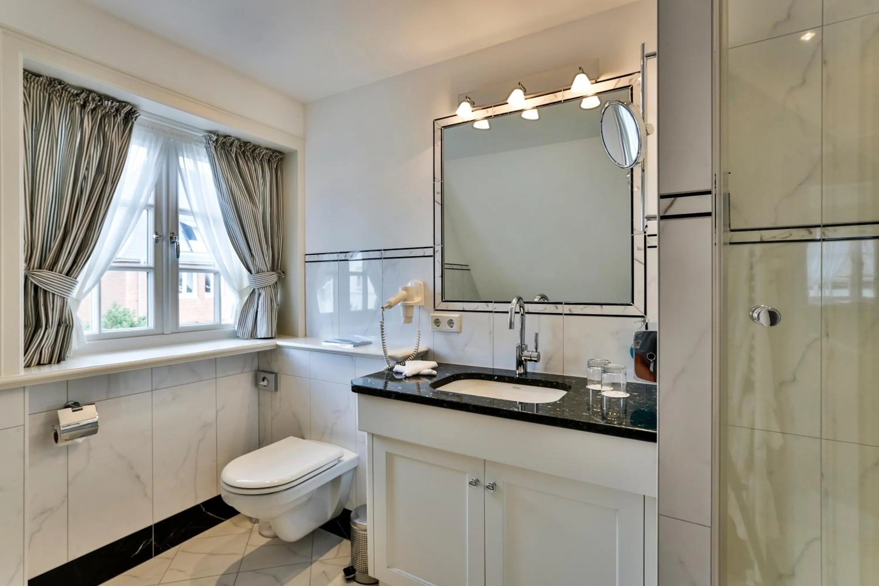 Bathroom in Hotel und Restaurant Jörg Müller