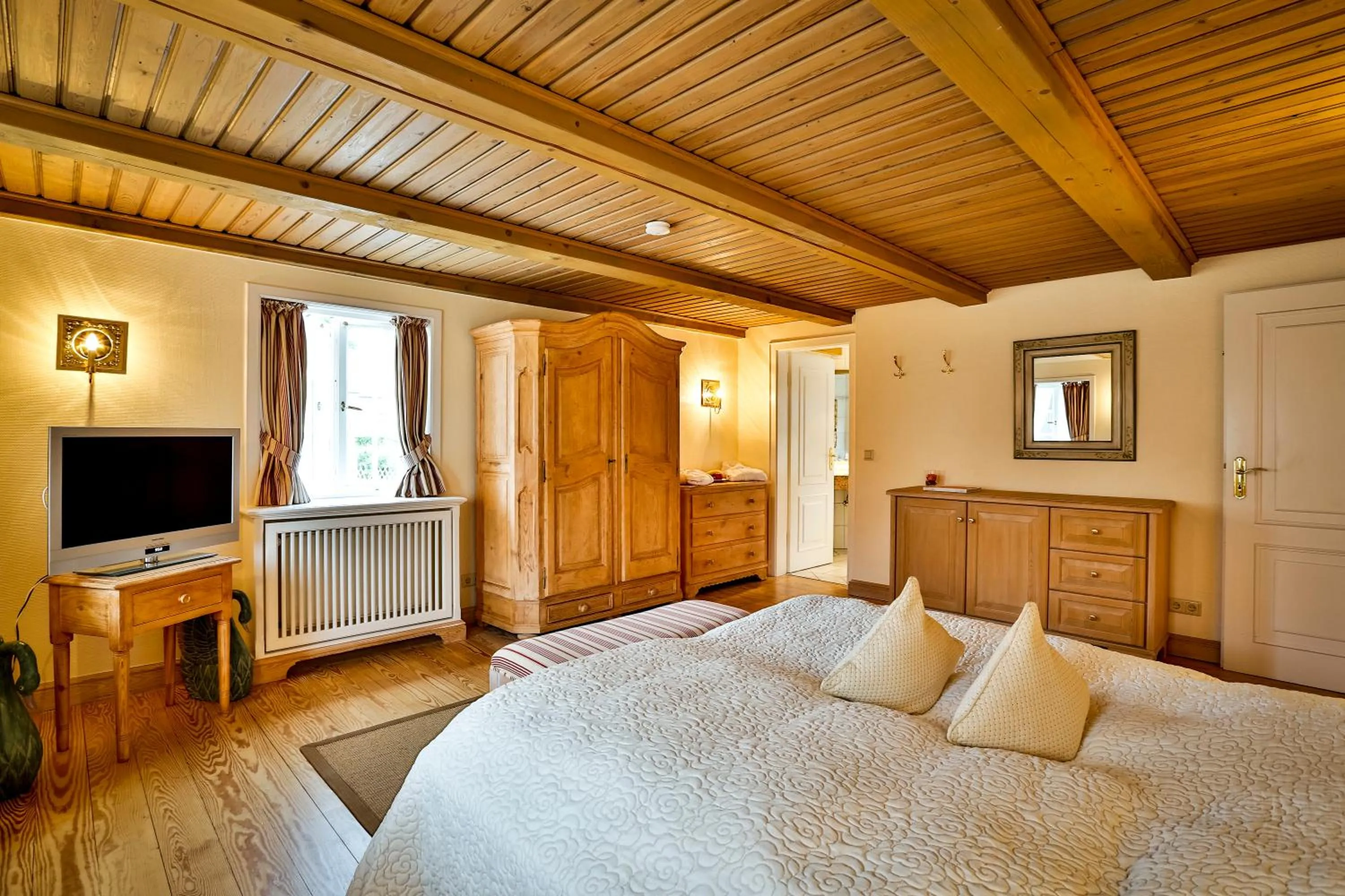 Bedroom, Bed in Hotel und Restaurant Jörg Müller