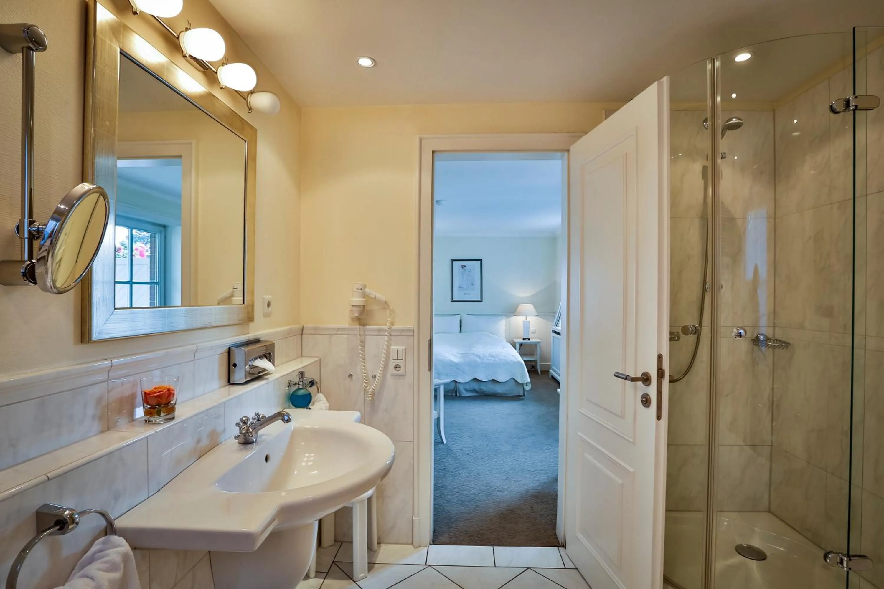 Bathroom in Hotel und Restaurant Jörg Müller