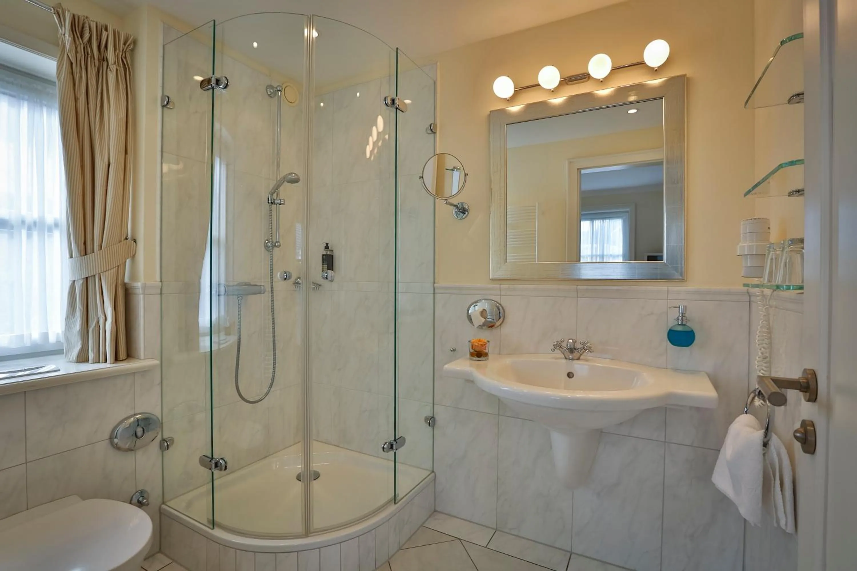 Bathroom in Hotel und Restaurant Jörg Müller