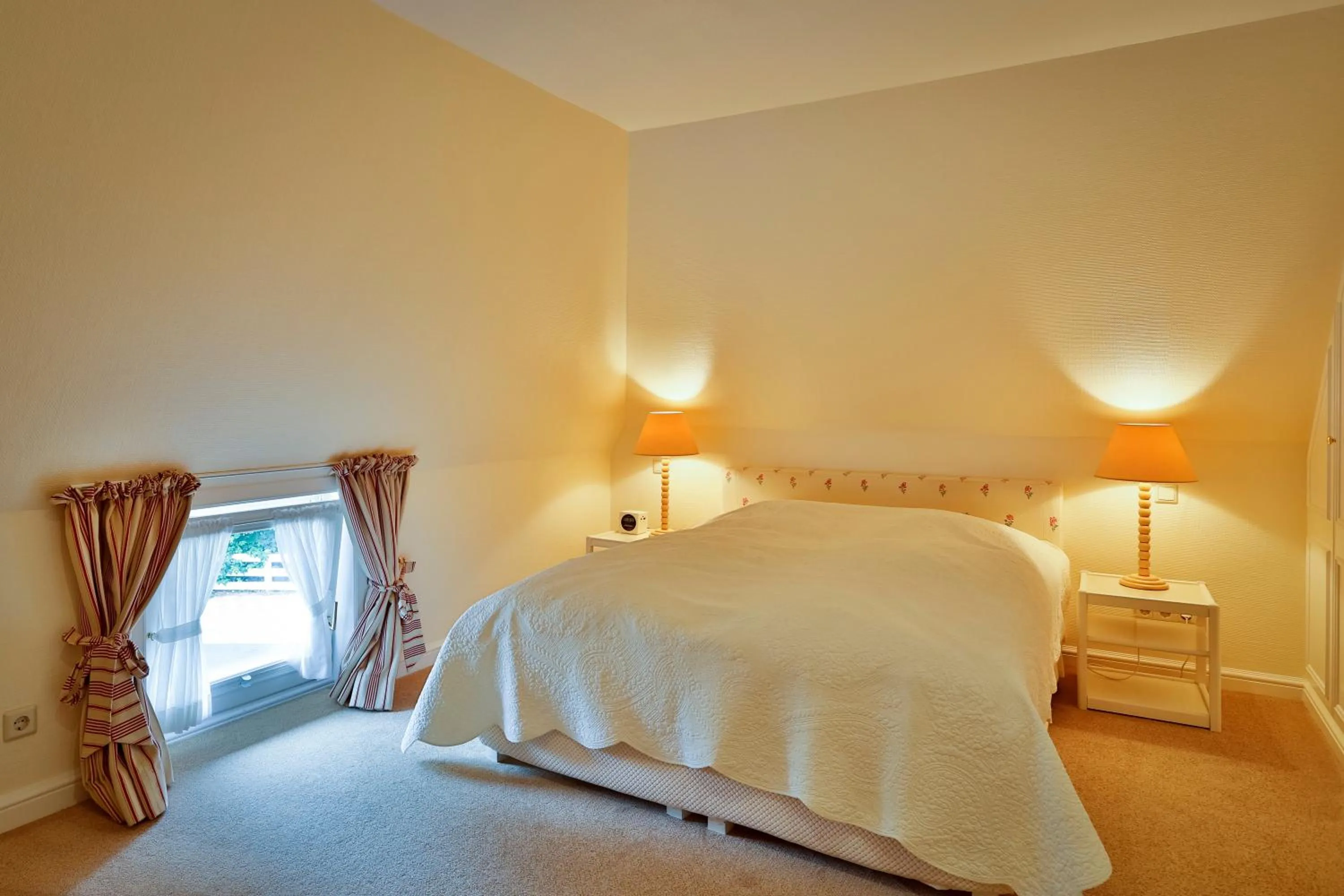 Bedroom, Bed in Hotel und Restaurant Jörg Müller