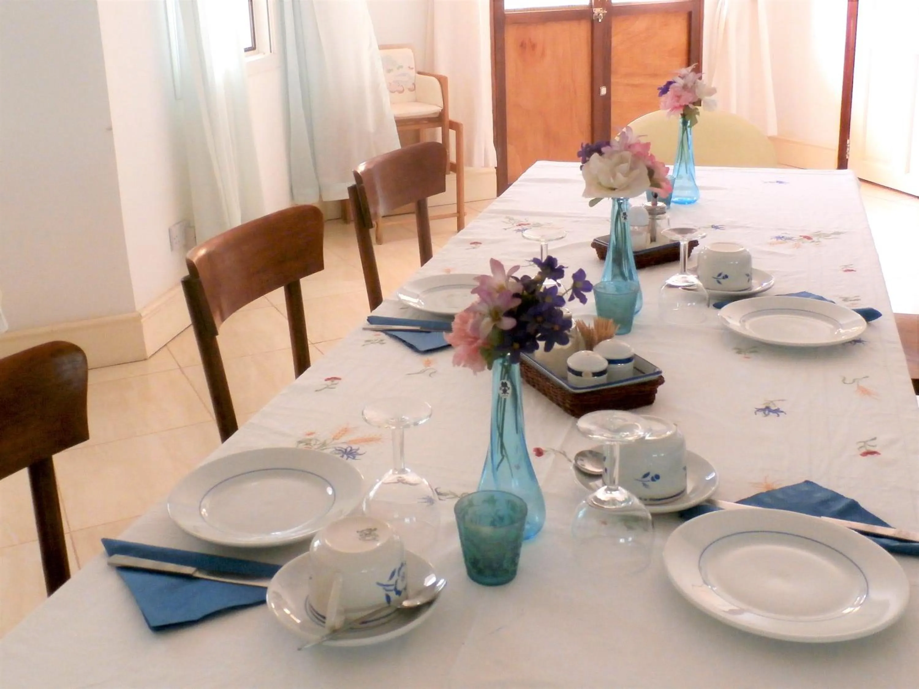 Dining area in B & B Villa Calliandra
