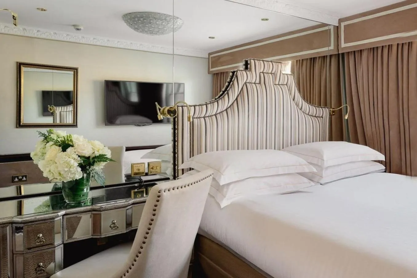 Bedroom, Bed in The Chesterfield Mayfair