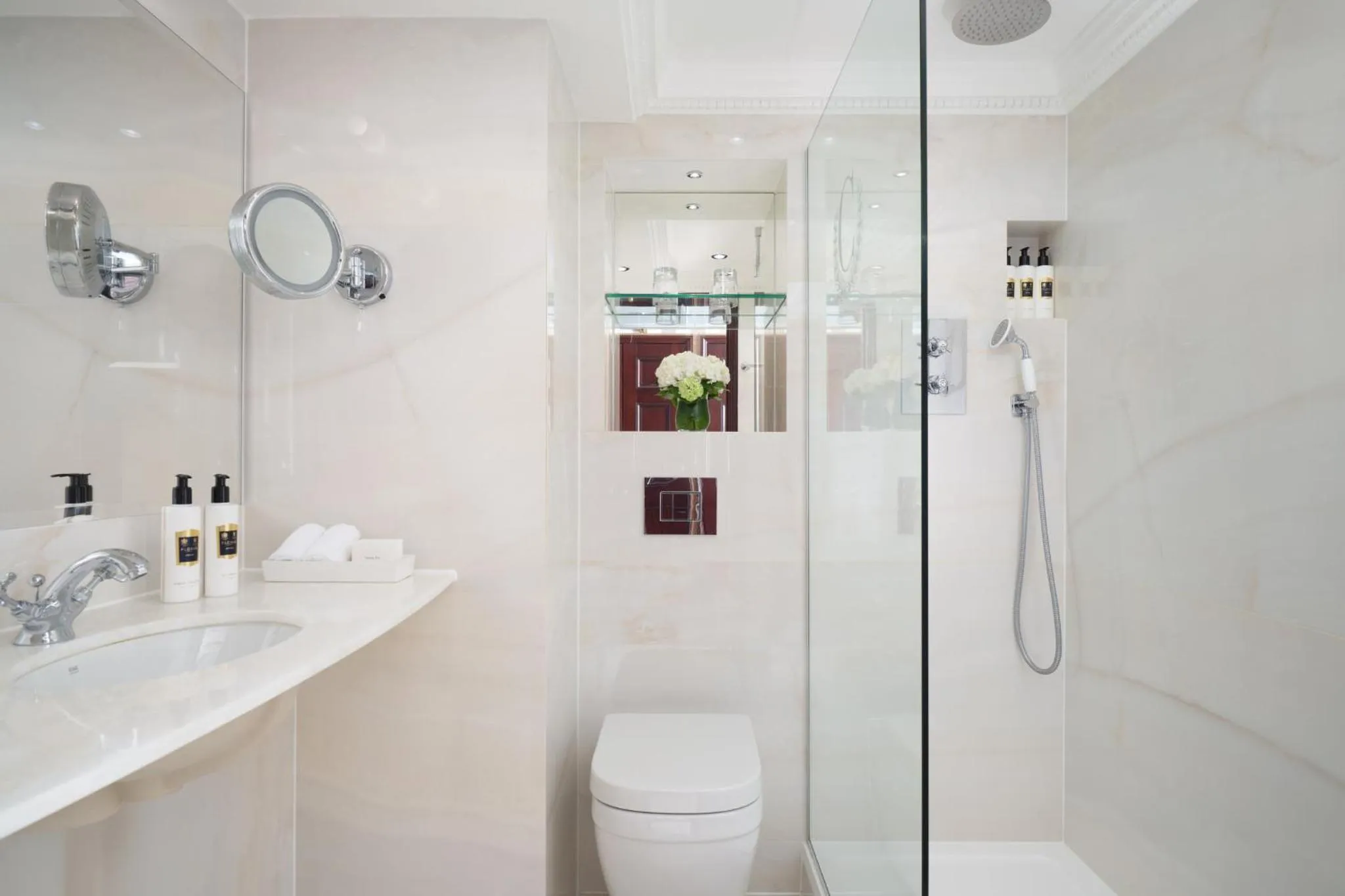 Photo of the whole room in The Chesterfield Mayfair