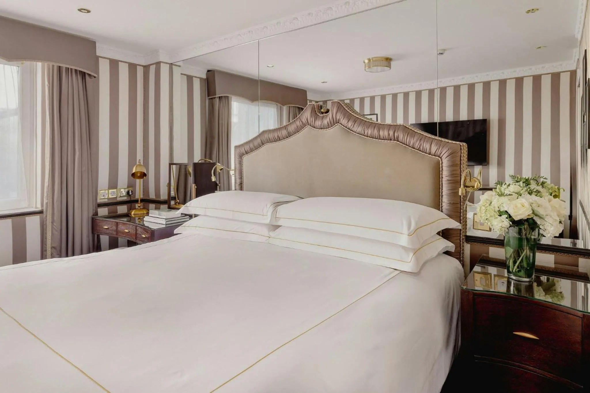 Bedroom, Bed in The Chesterfield Mayfair