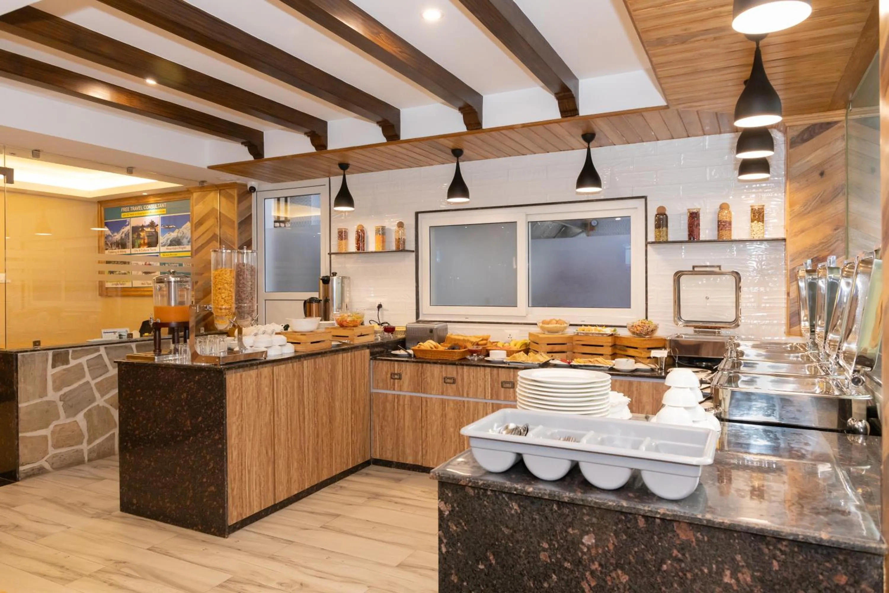 Restaurant/places to eat in Kailash Boutique Hotel