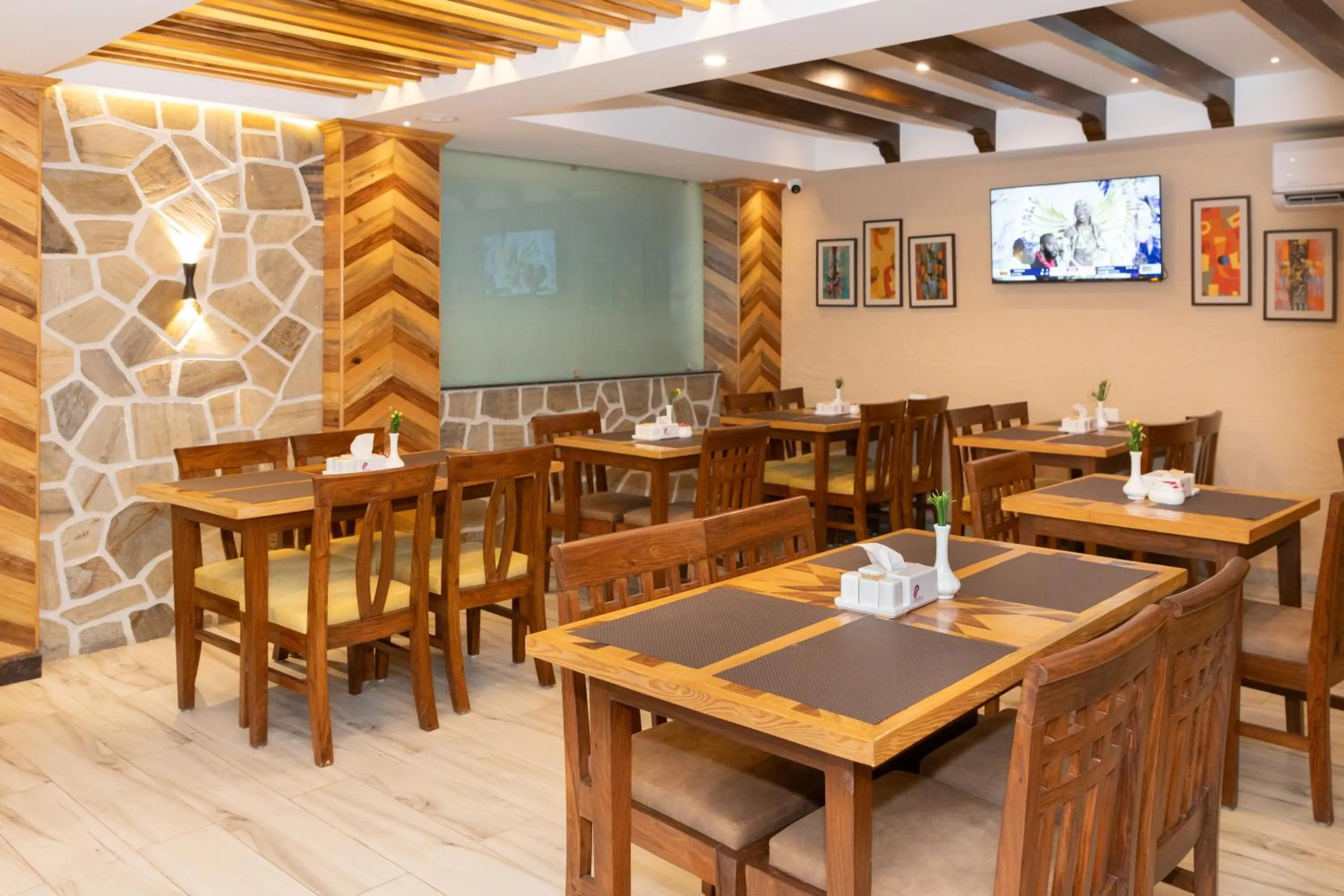 Dining area in Kailash Boutique Hotel