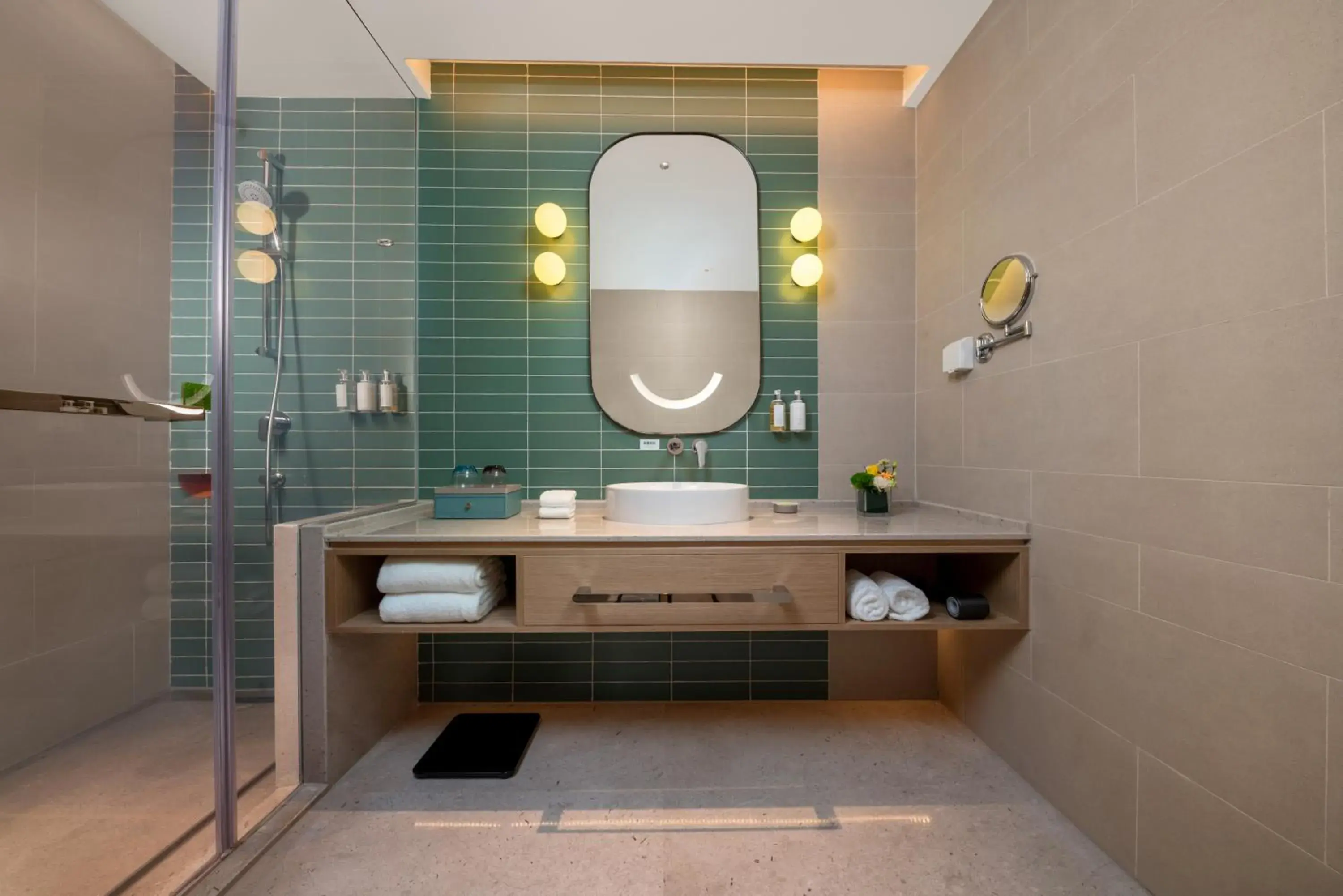 Standard Double Room with Two Double Beds in Holiday Inn Quzhou by IHG Standard Double Room with Two Double Beds in Holiday Inn Quzhou by IHG