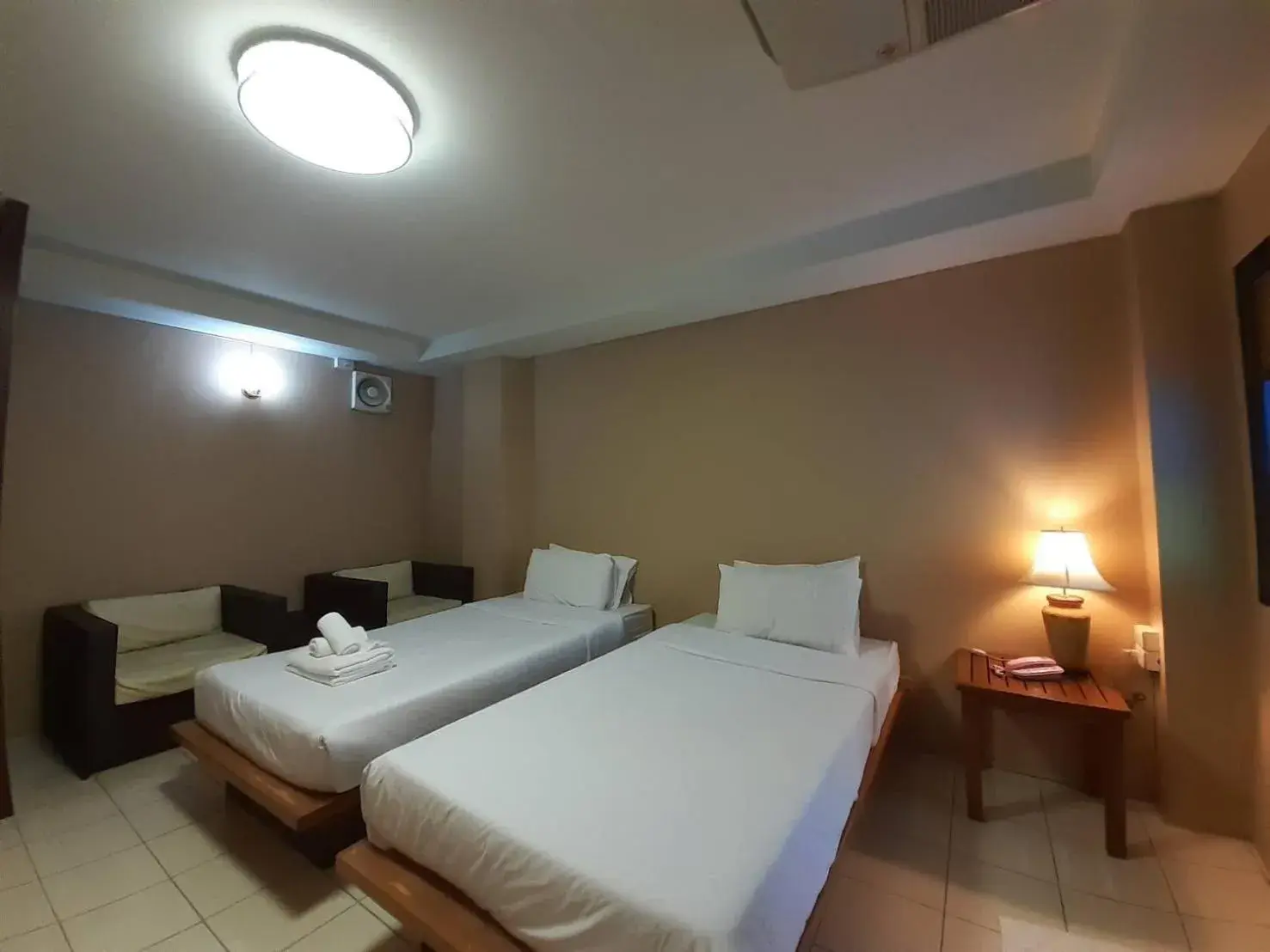 Superior Twin Room in Bangkok Travel Suites Hotel Superior Twin Room in Bangkok Travel Suites Hotel