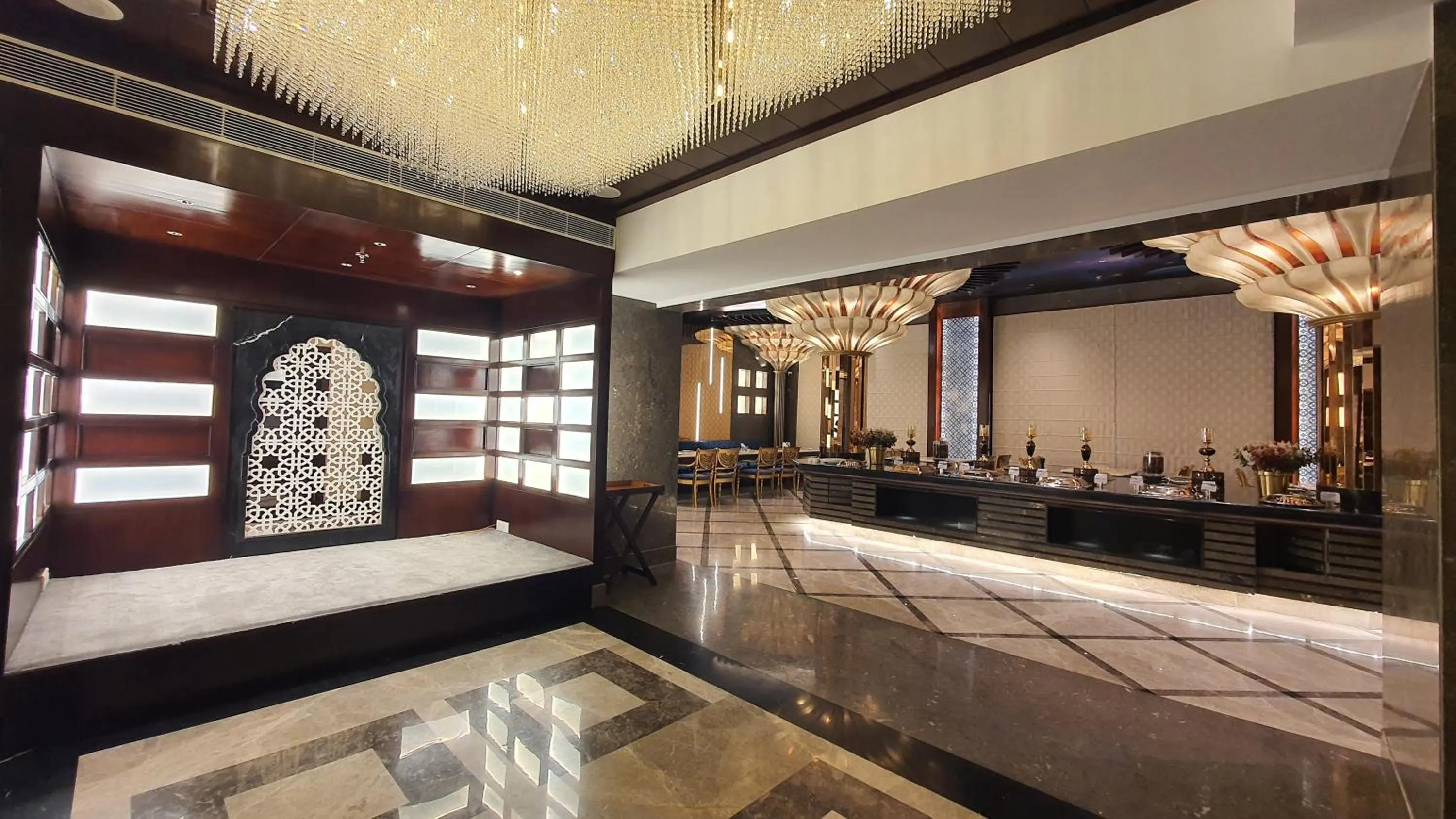 Restaurant/places to eat in Hotel Sepal