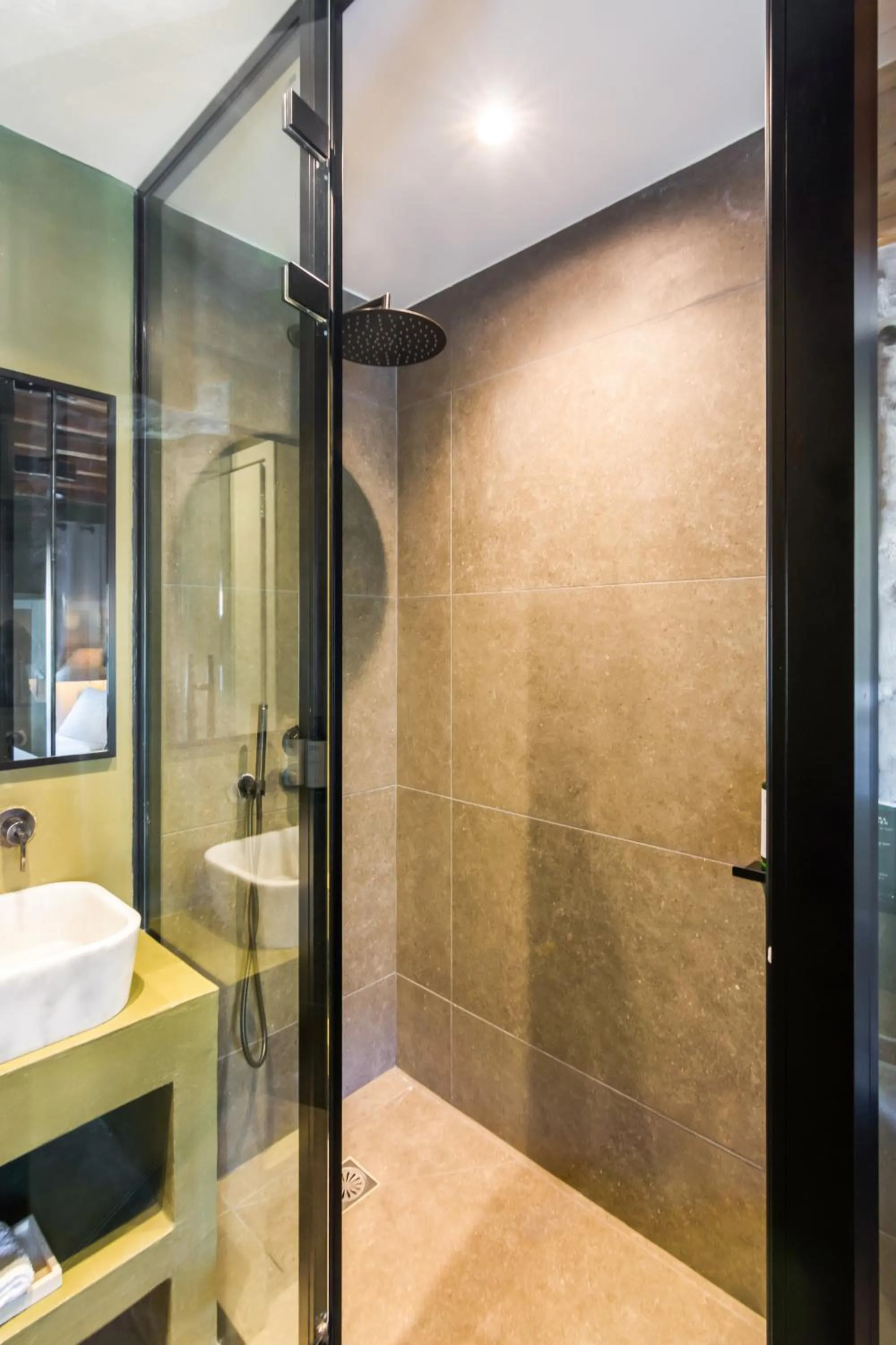Shower in Maison Muse