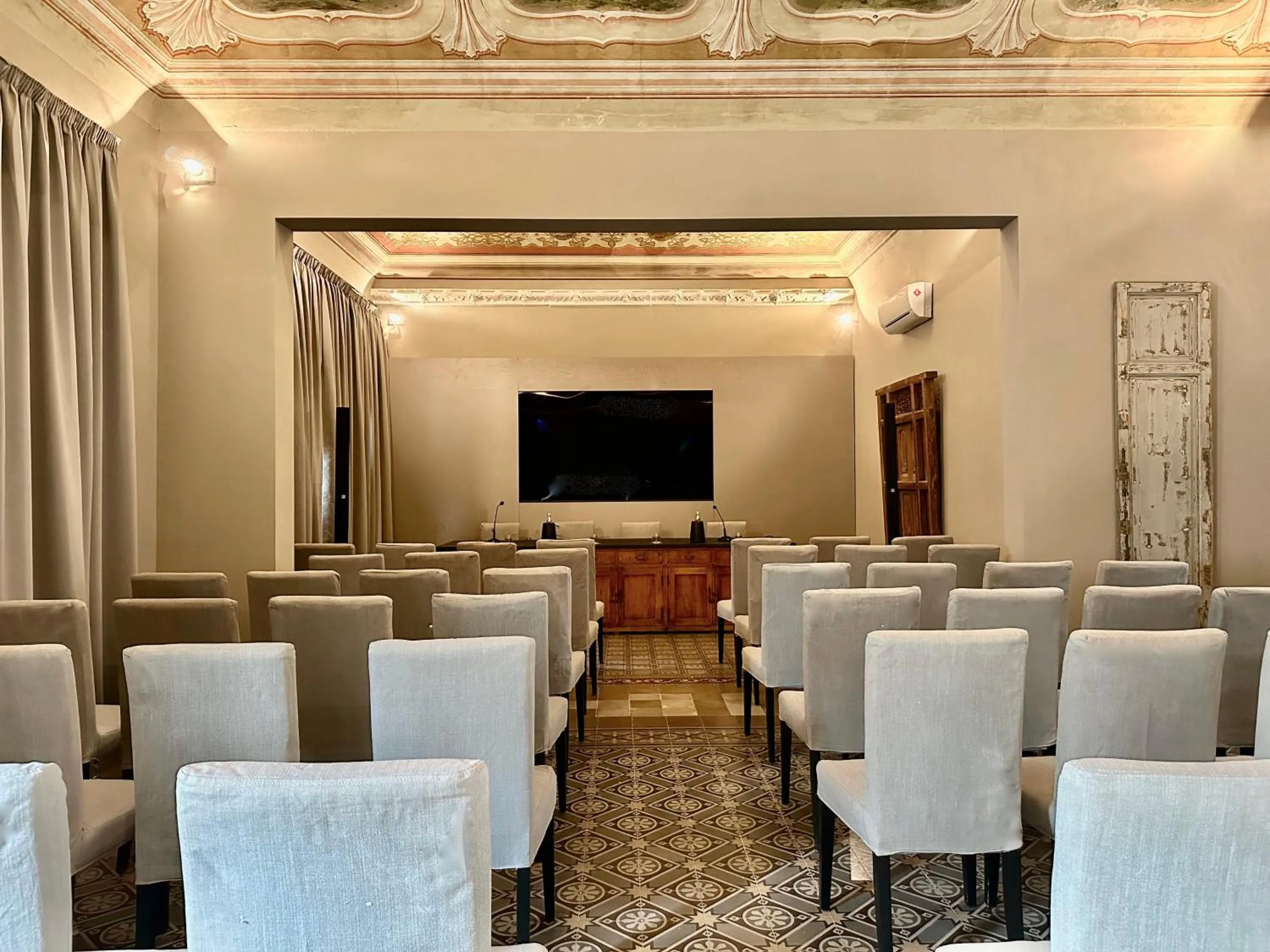 Meeting/conference room in Palazzo Liberty Unique Hotel by Geocharme
