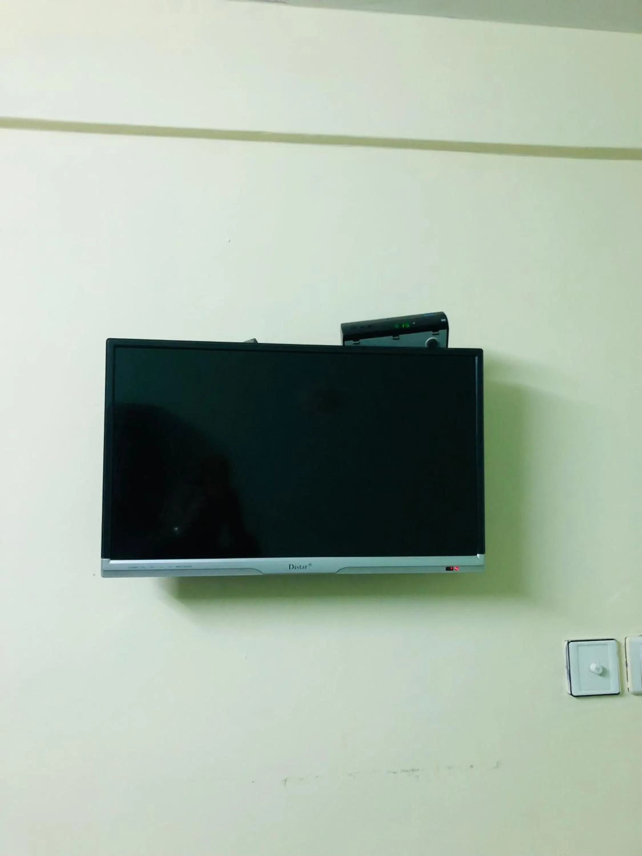 TV and multimedia in Yeti Cozy Hotel