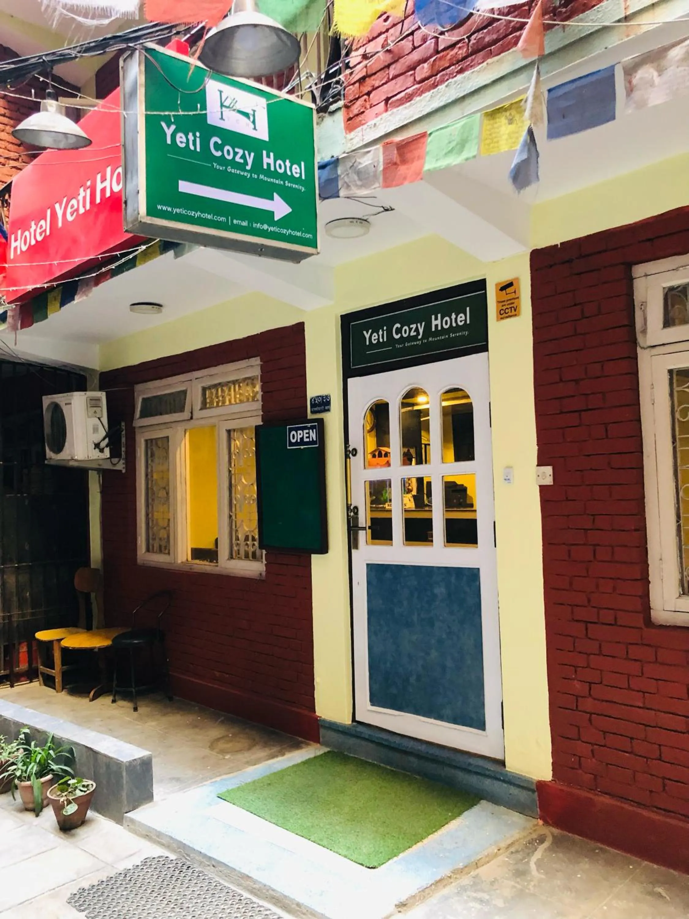 Property building in Yeti Cozy Hotel